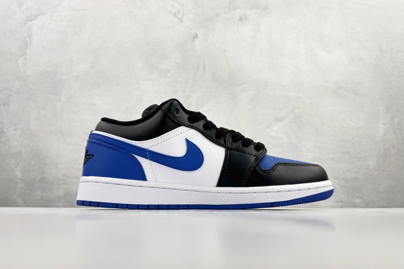 Jordan Nike Basic Shoes L