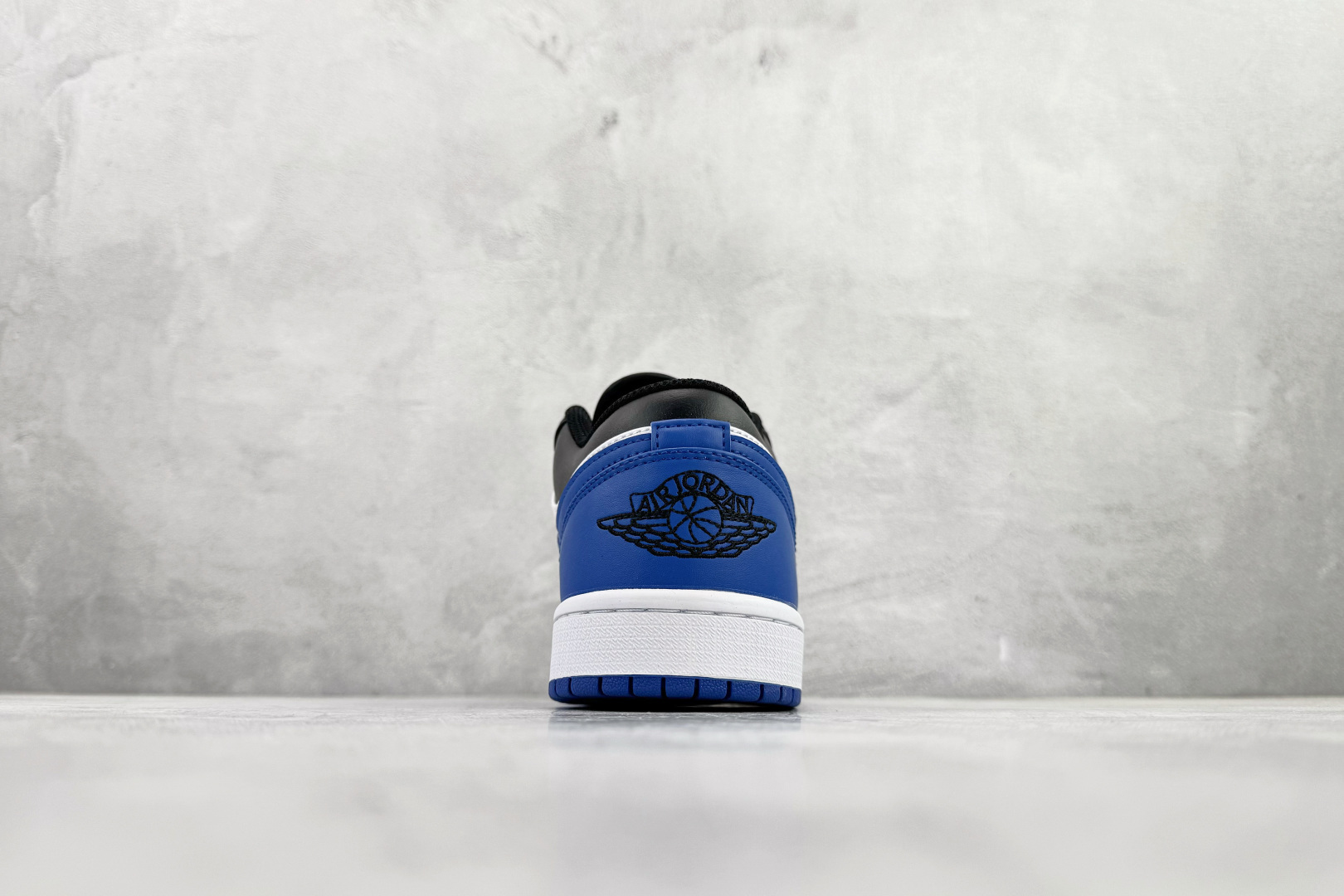 Jordan Nike Basic Shoes L