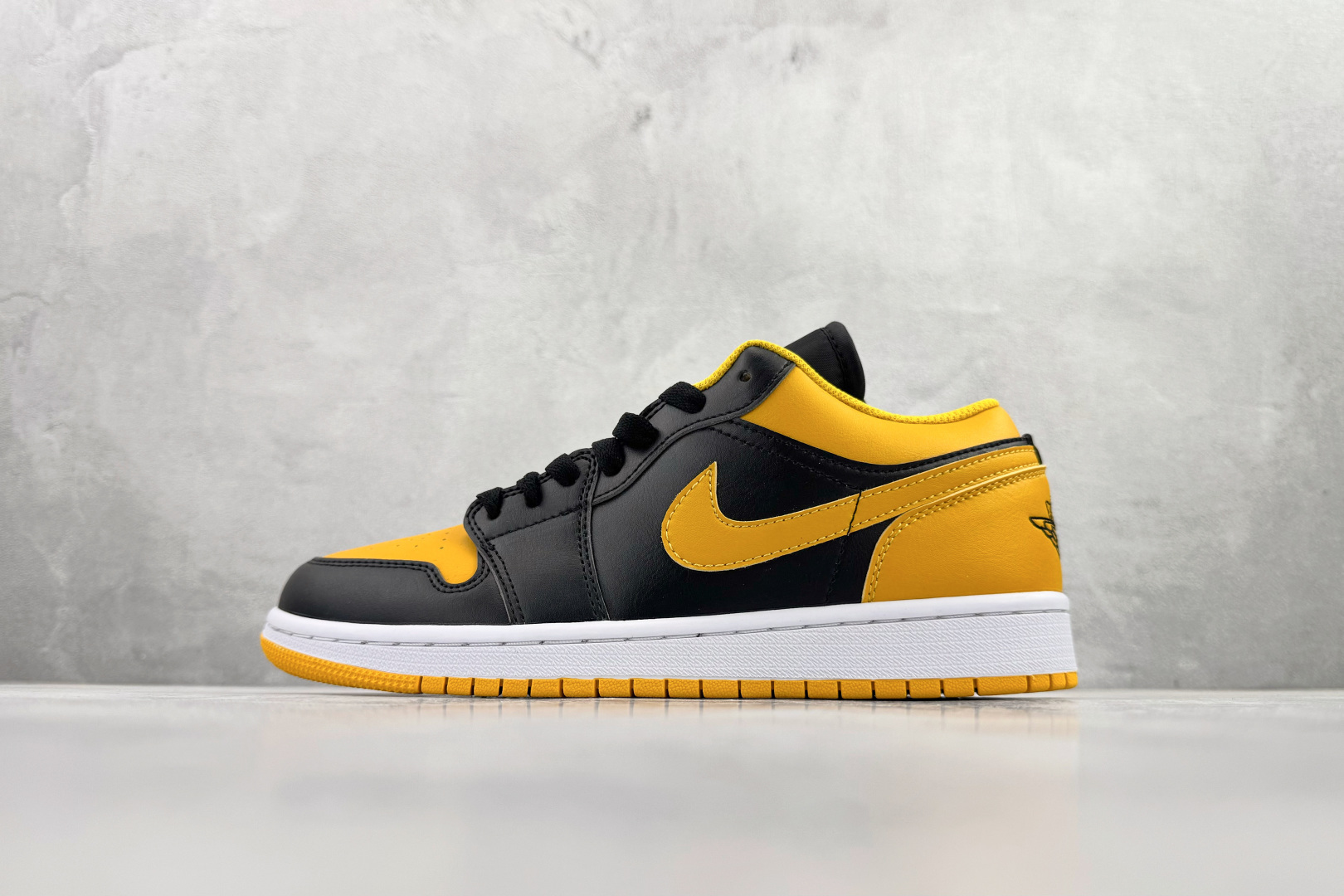 Jordan Nike Basic Shoes L