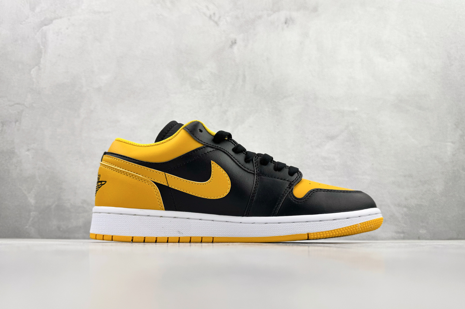 Jordan Nike Basic Shoes L