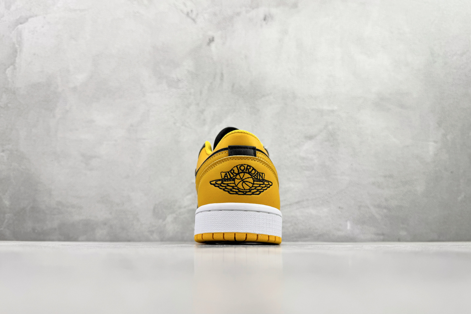 Jordan Nike Basic Shoes L