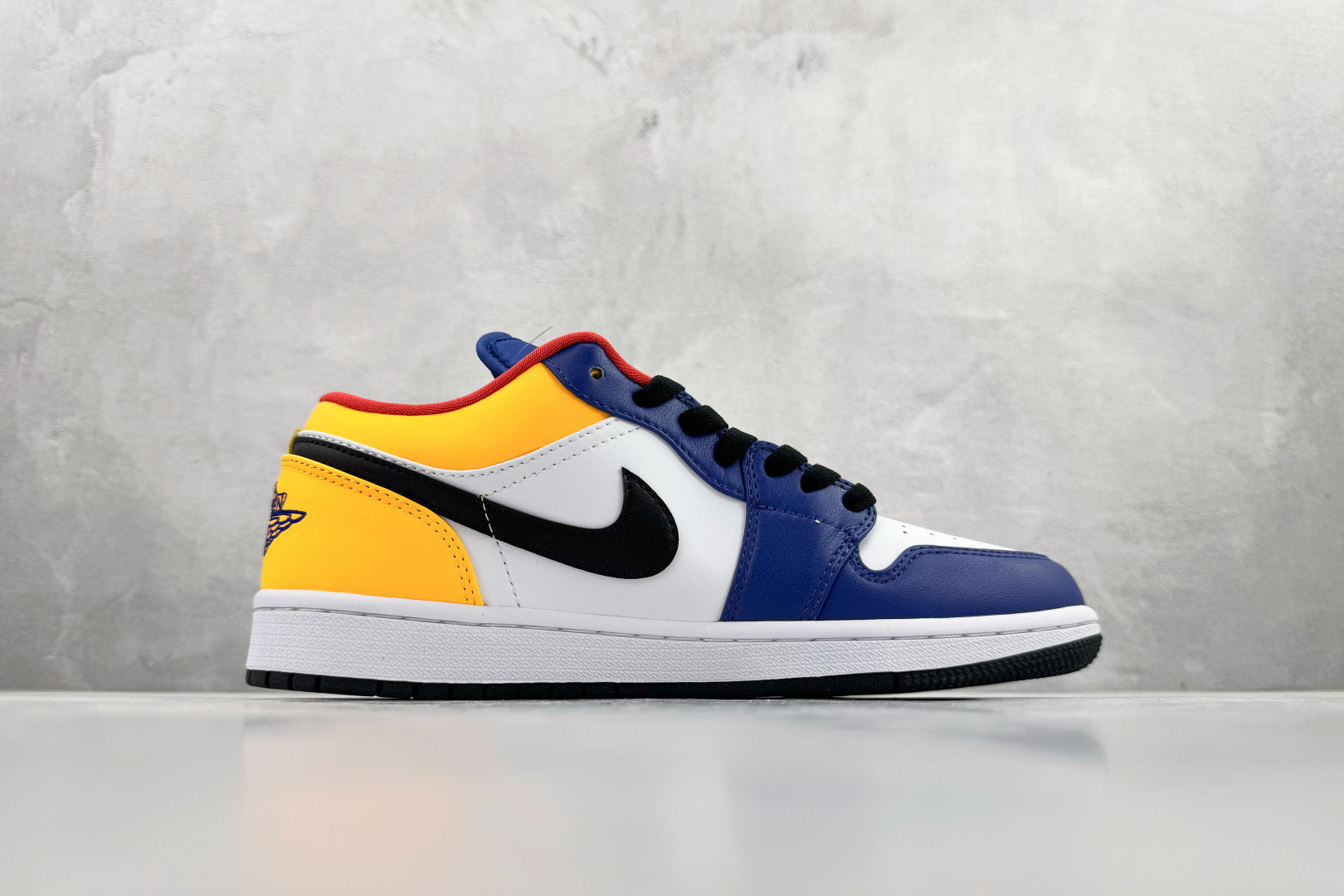 Jordan Nike Basic Shoes L