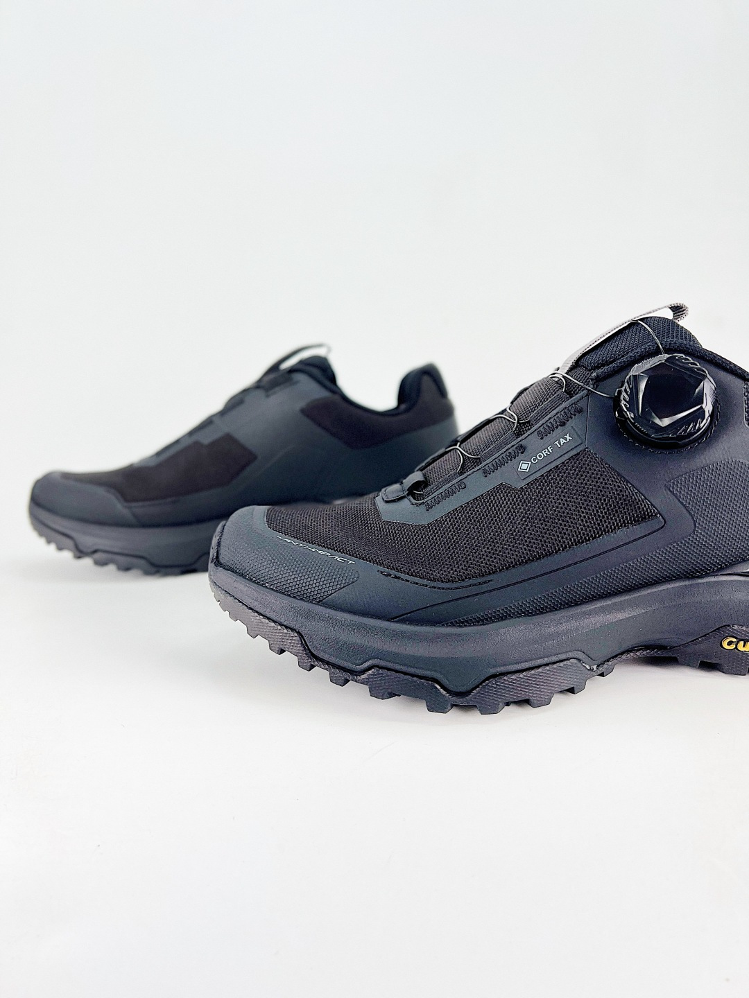 Basic Shoes Breathable L-s