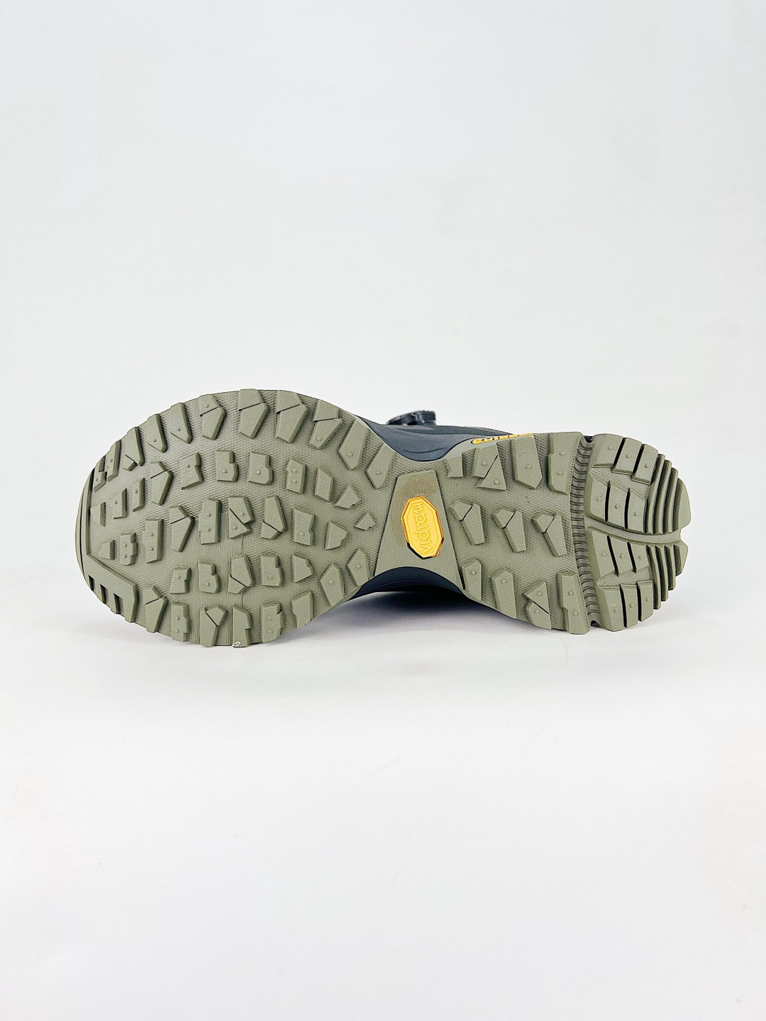 Basic Shoes Breathable L-s