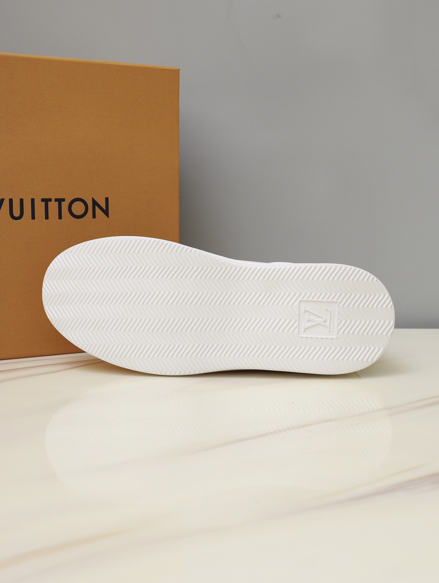 Louis Vuitton Male Sneakers M-l-s