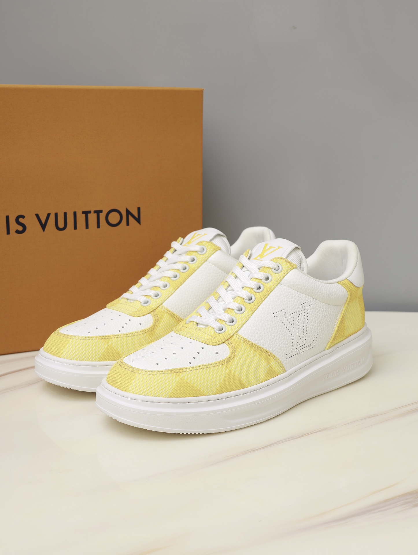Louis Vuitton Male Sneakers M-l-s