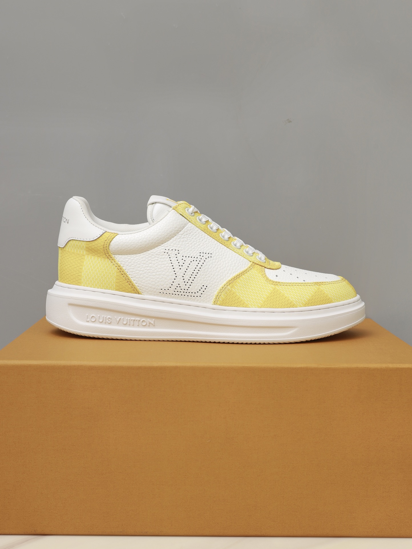 Louis Vuitton Male Sneakers M-l-s