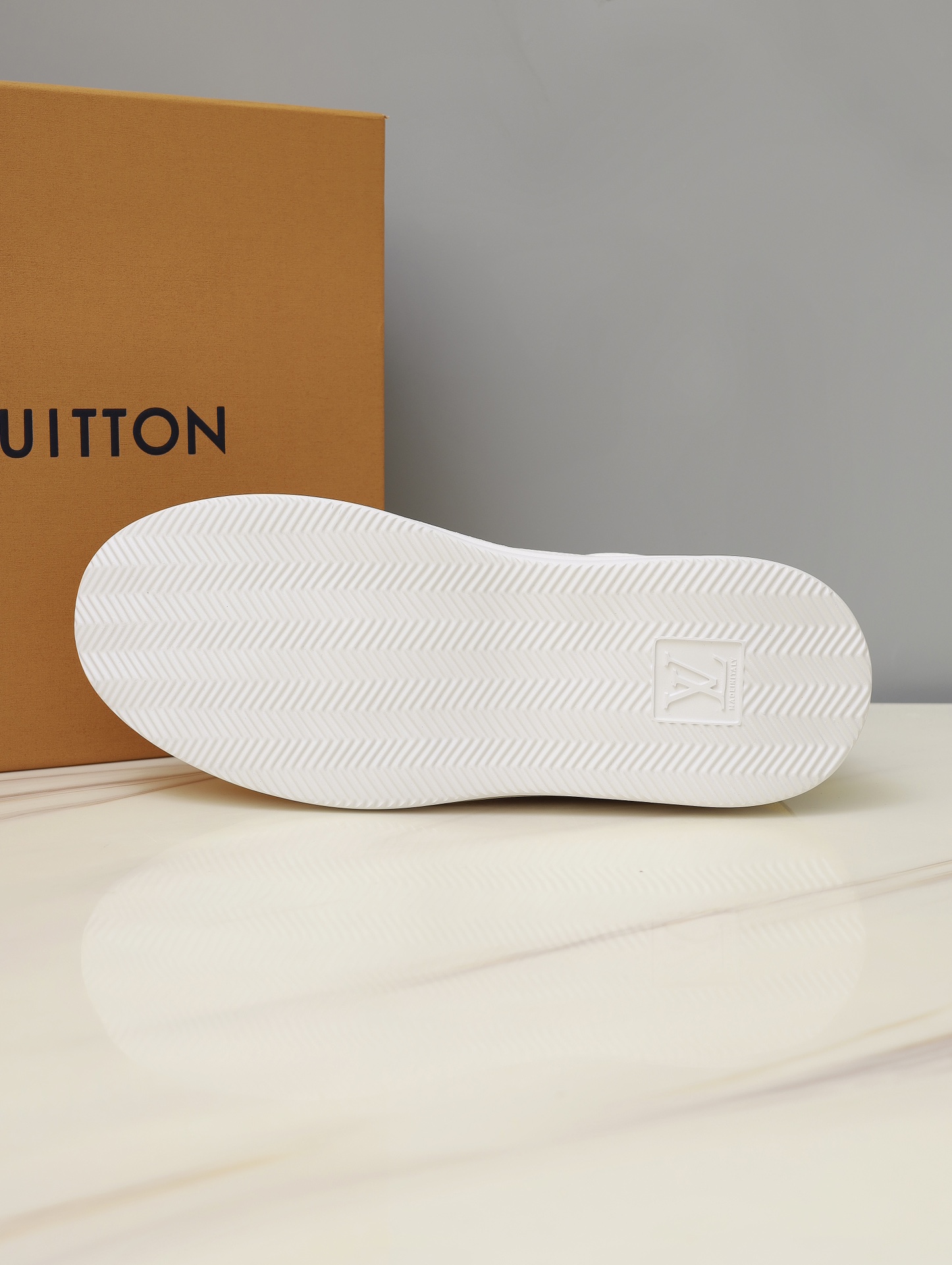 Louis Vuitton Male Sneakers M-l-s