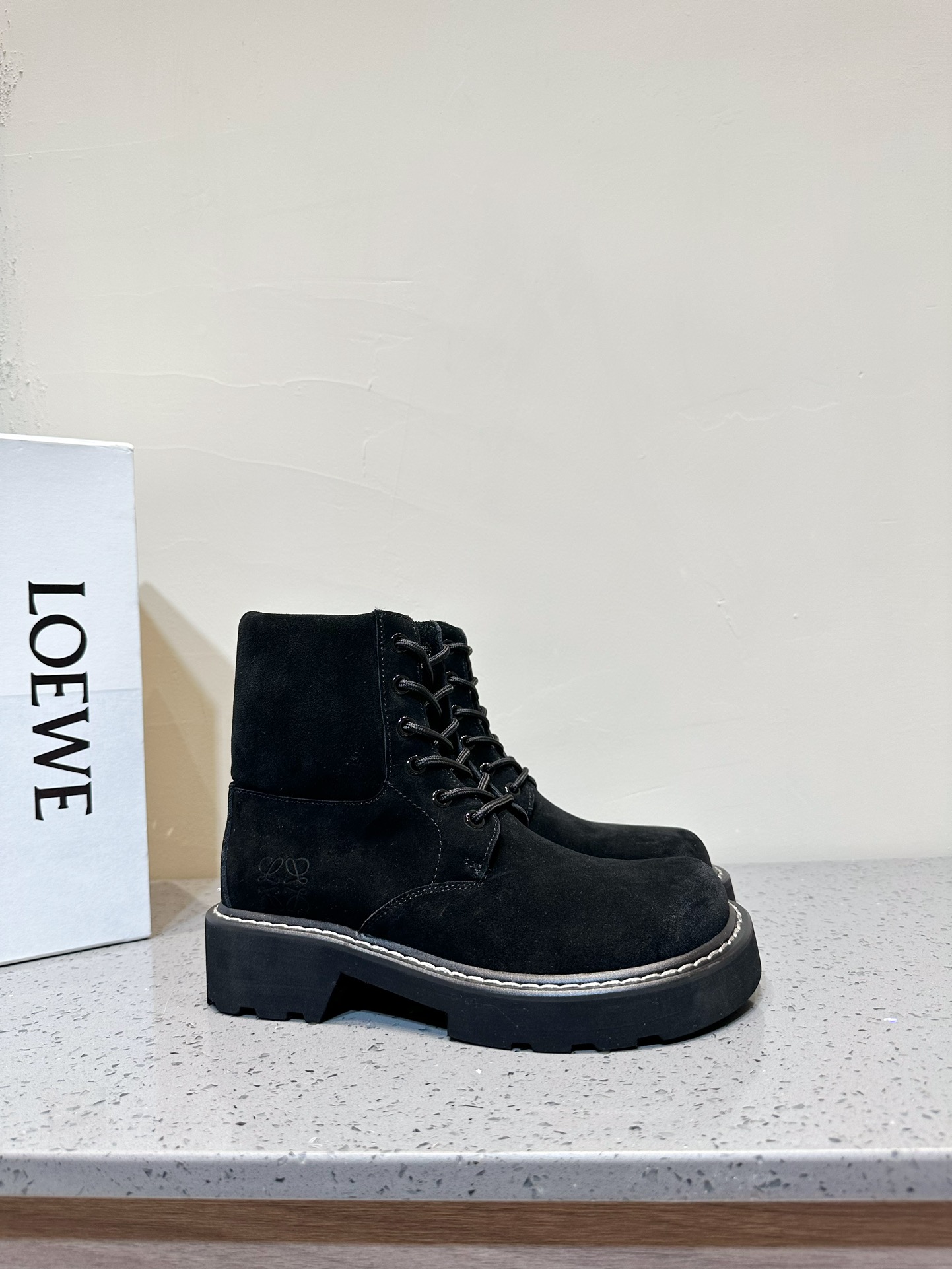 Dr. Martens Loewe Male Boots L-s