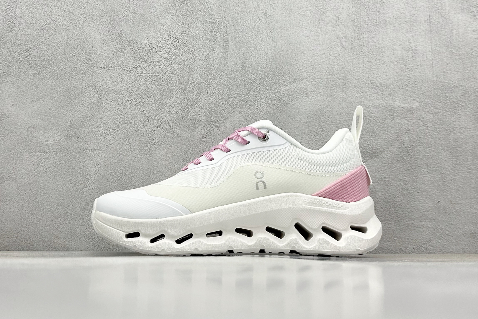 Loewe Sneakers White L