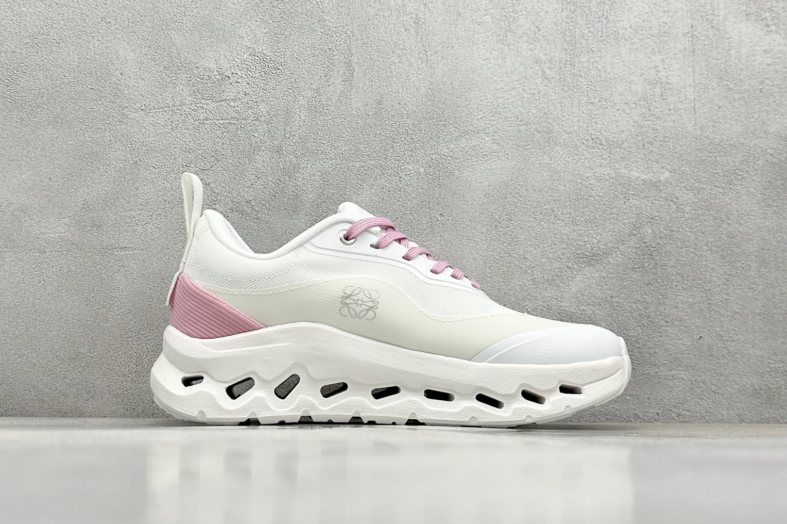 Loewe Sneakers White L