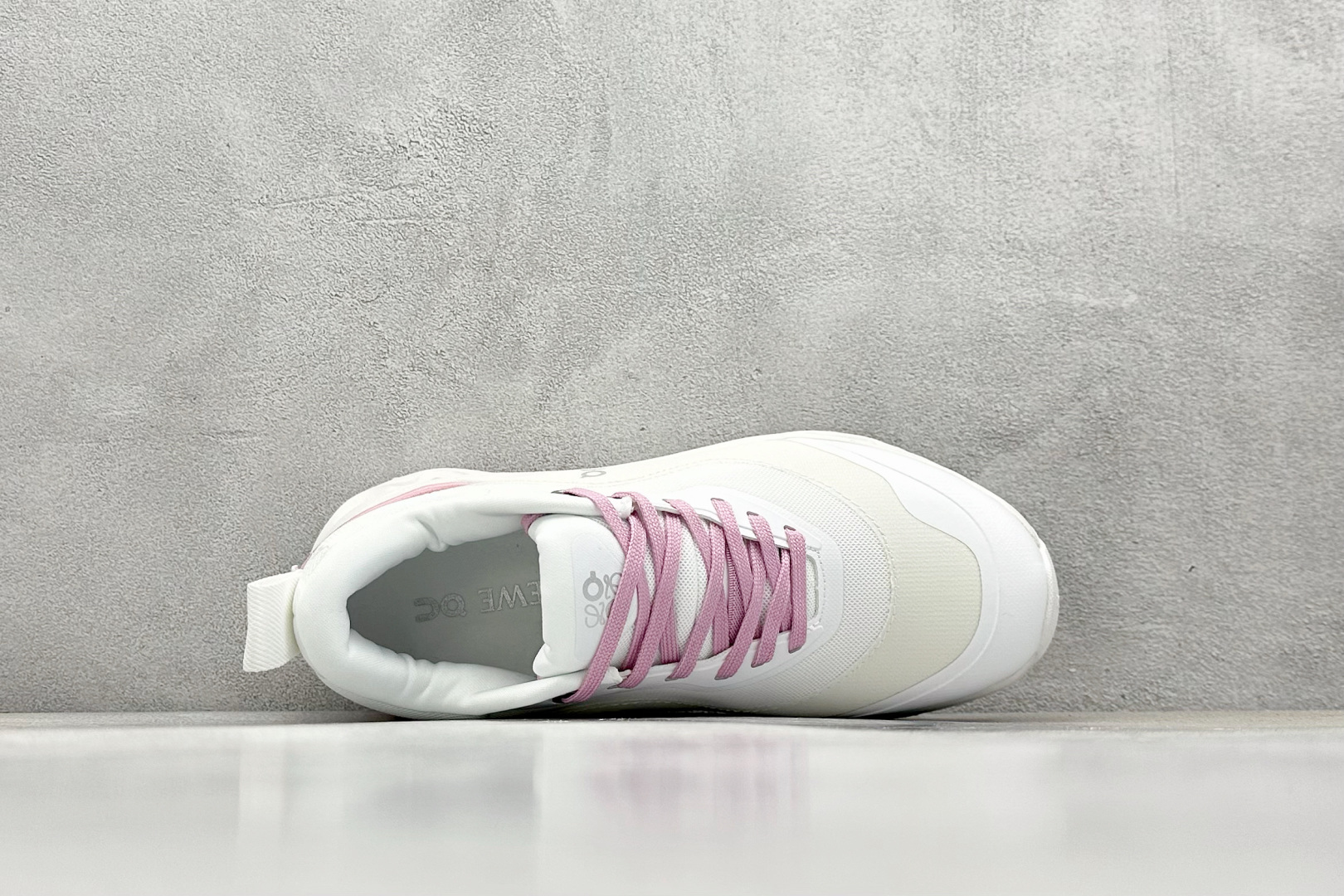 Loewe Sneakers White L