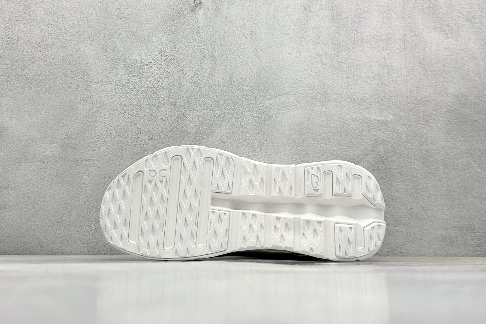 Loewe Sneakers White L