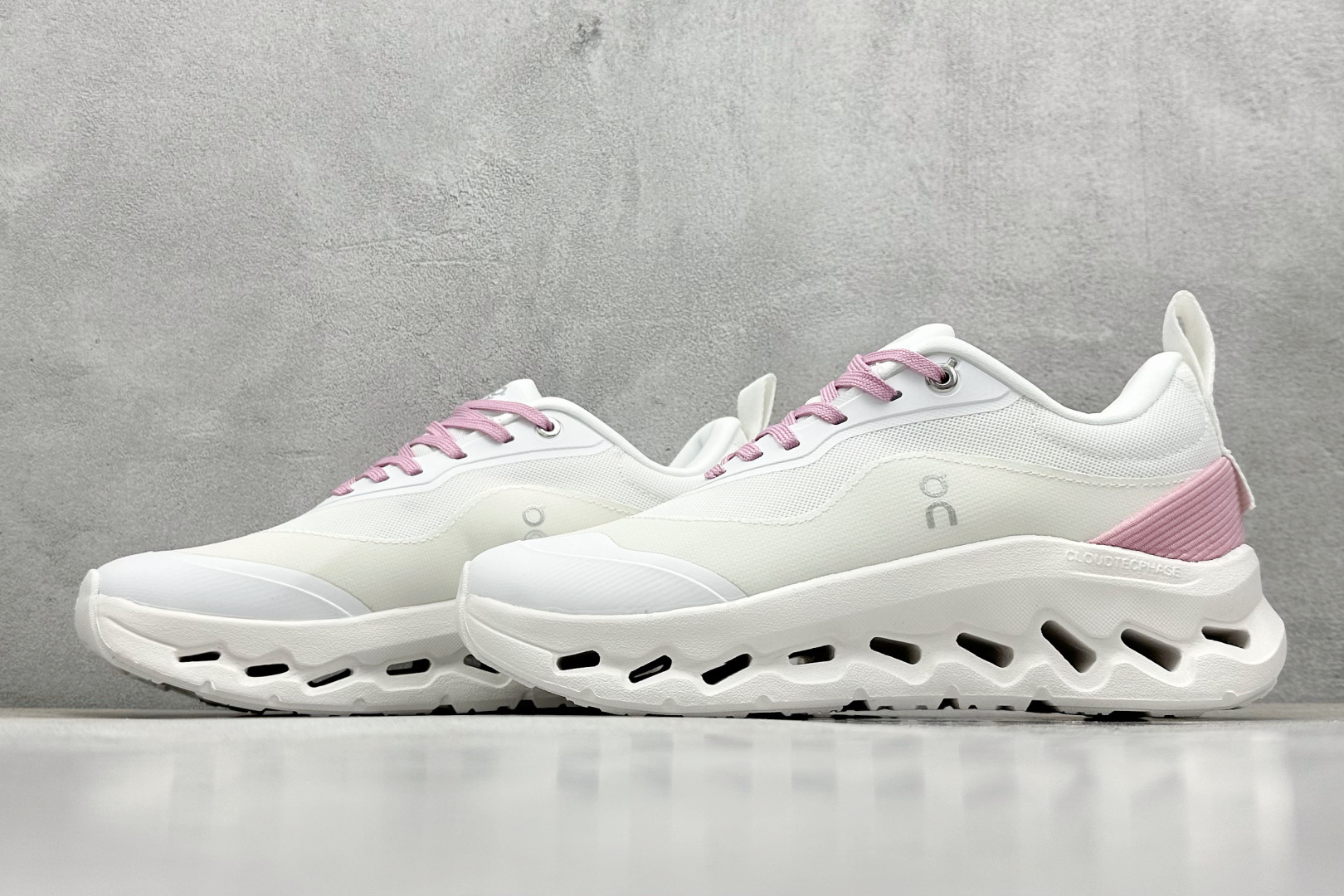 Loewe Sneakers White L