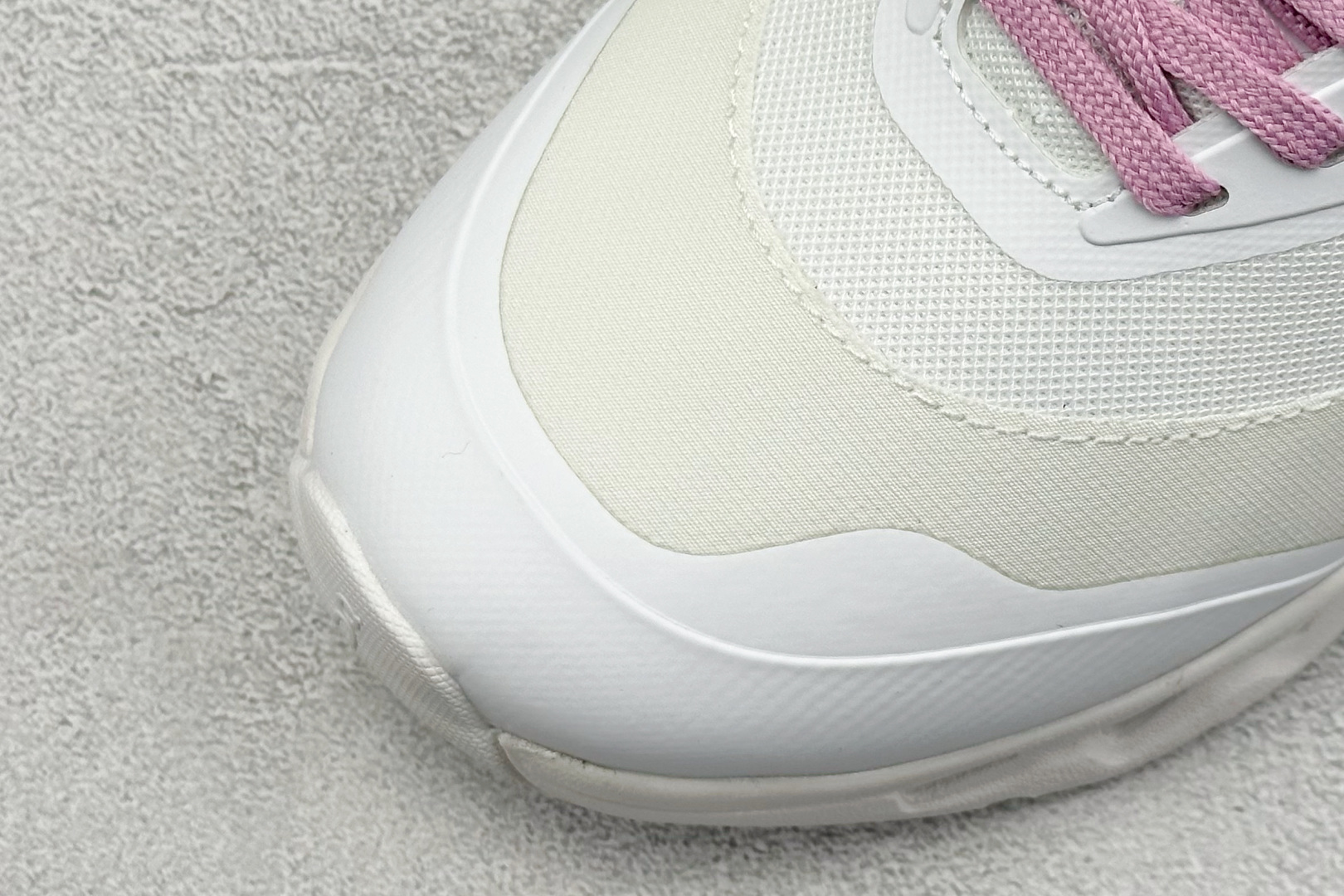 Loewe Sneakers White L