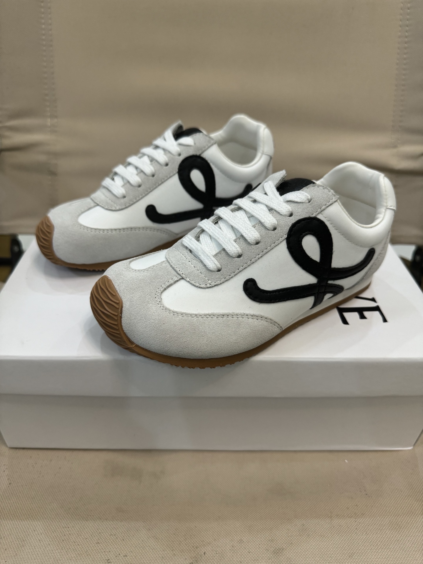 Loewe Male Sneakers 37-l