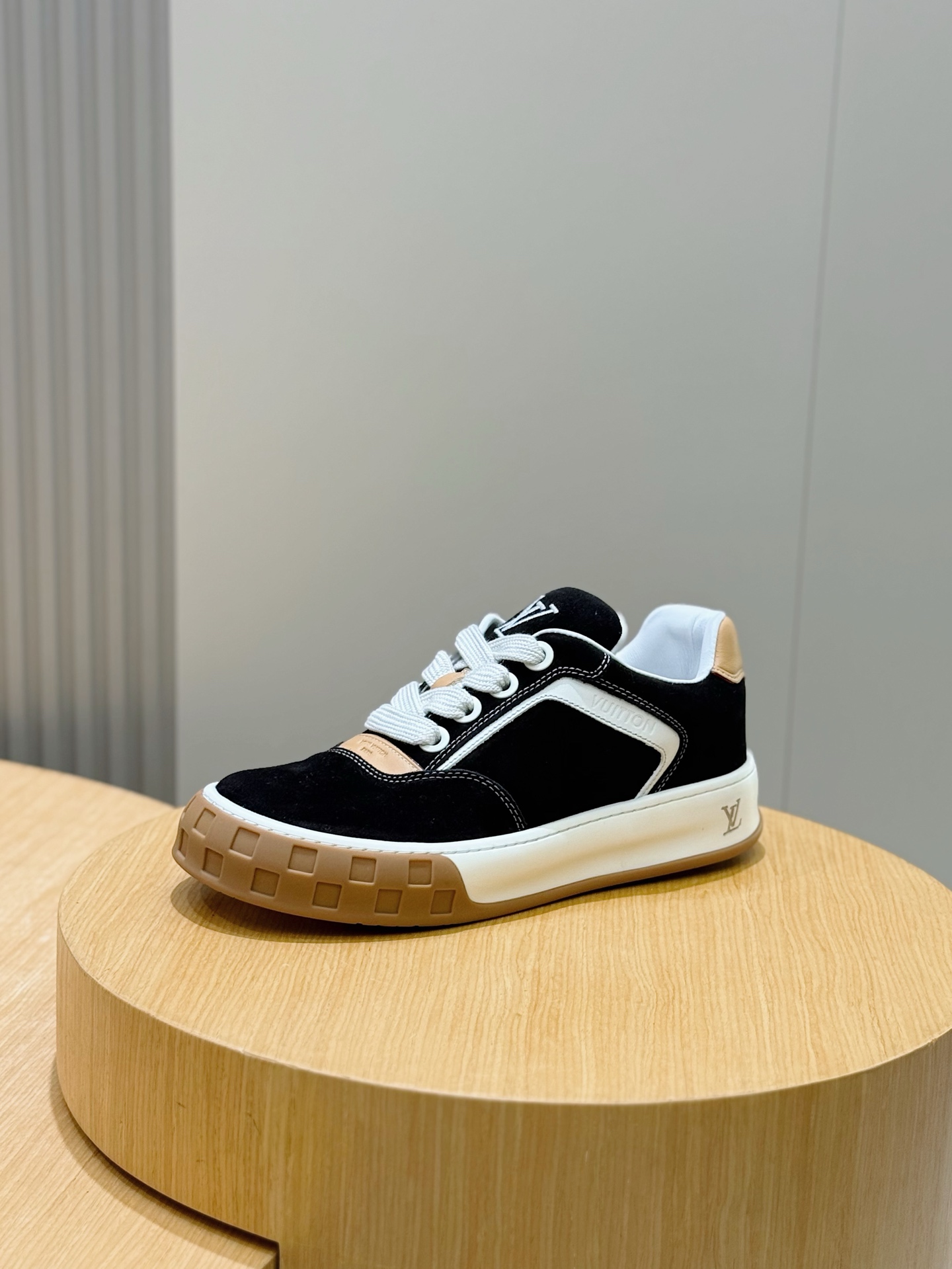 Louis Vuitton Male Sneakers M-l-s