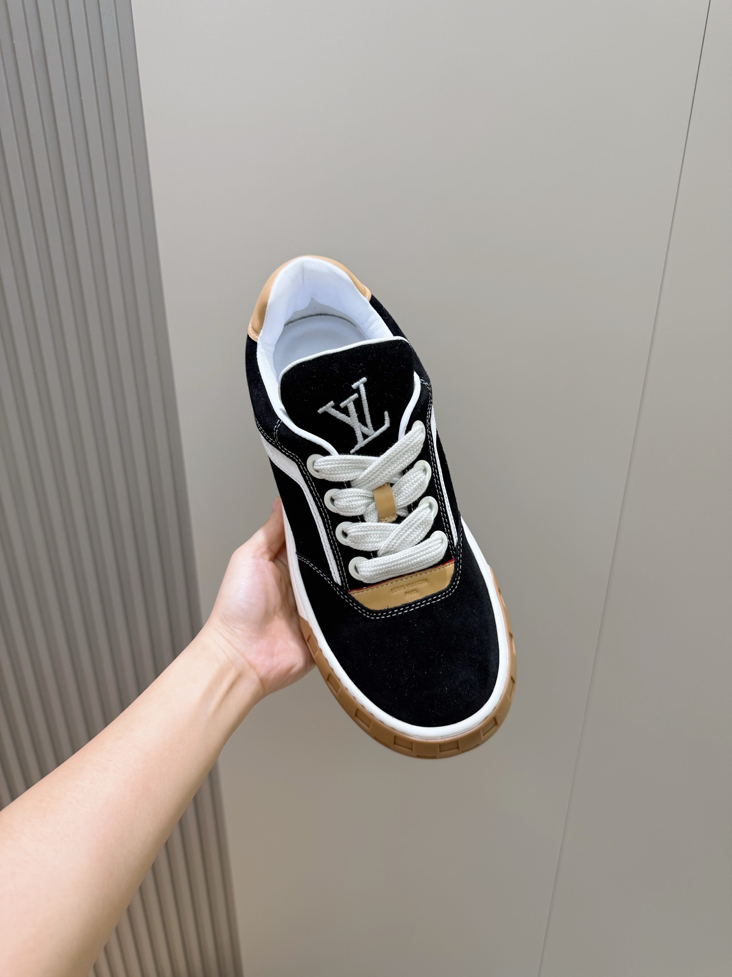 Louis Vuitton Male Sneakers M-l-s