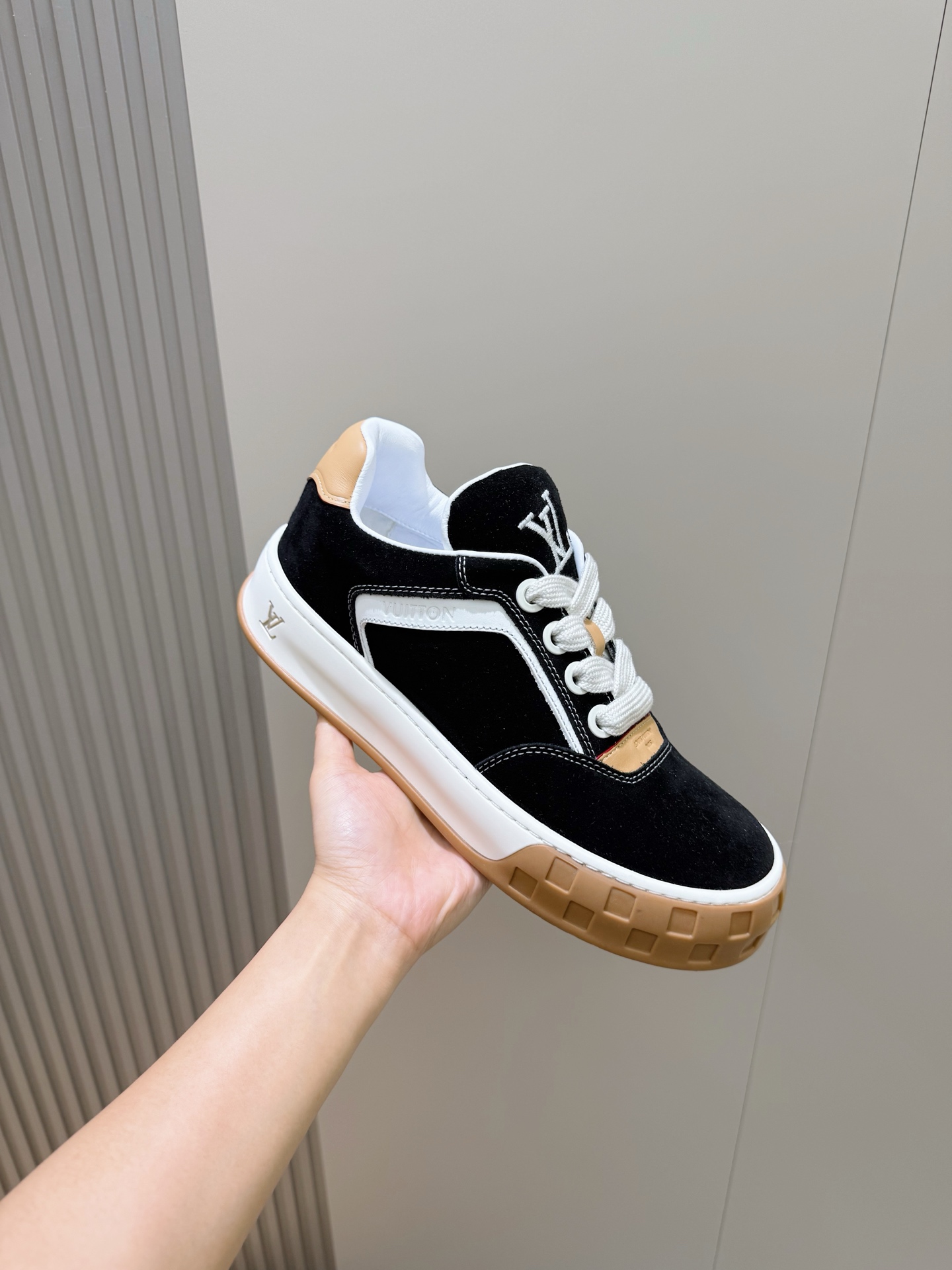 Louis Vuitton Male Sneakers M-l-s
