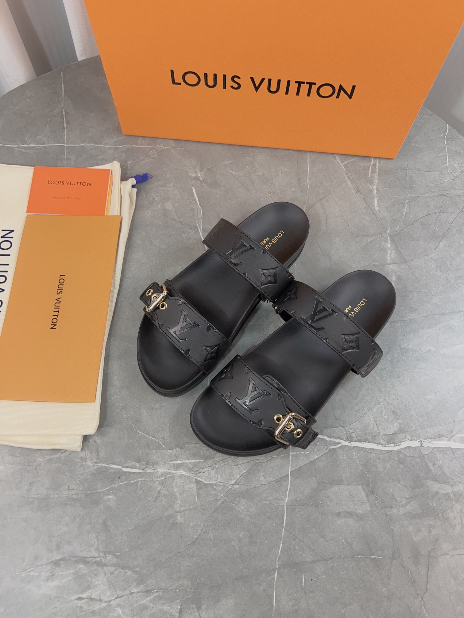 Louis Vuitton Male Slippers L-s