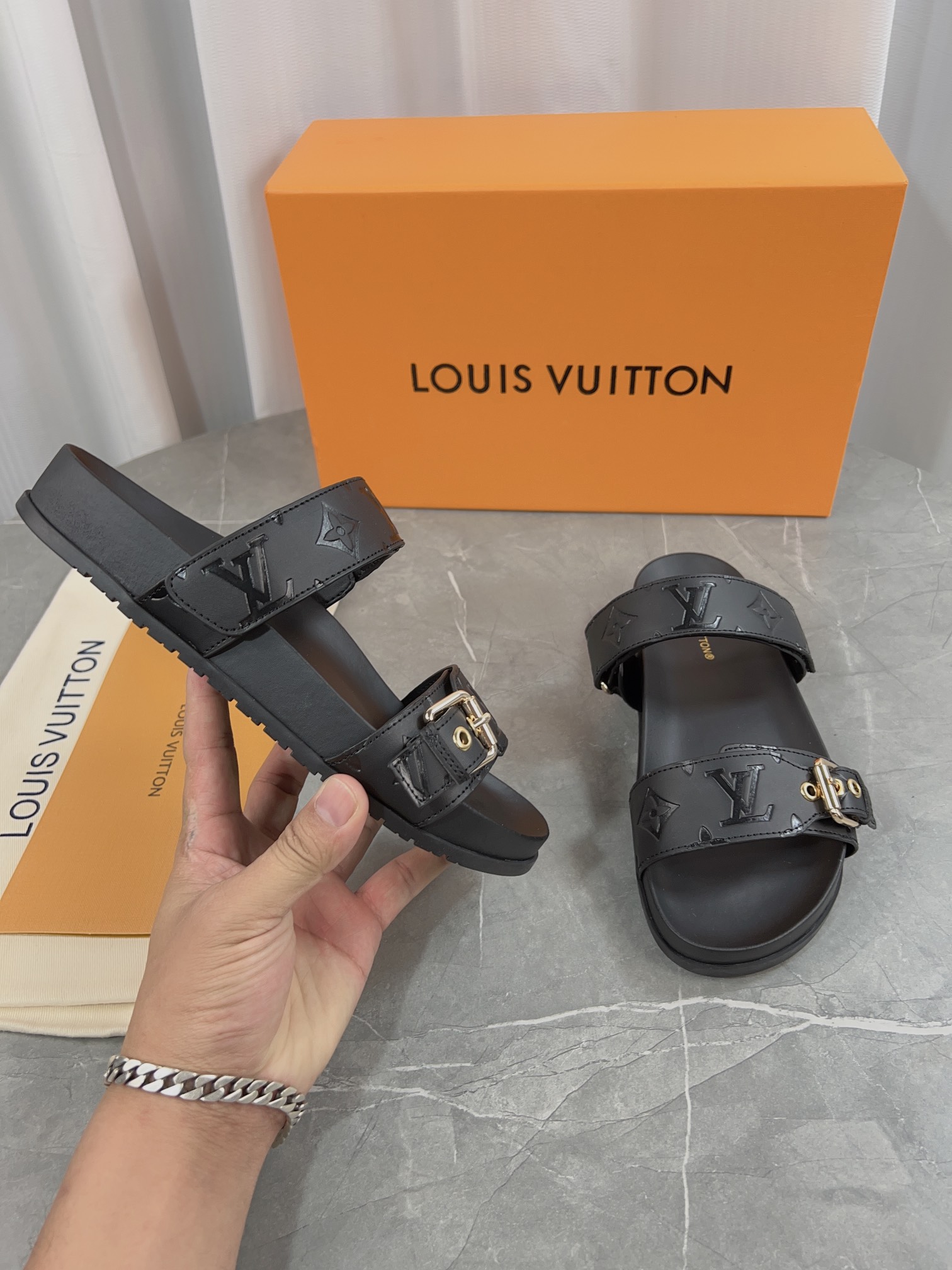 Louis Vuitton Male Slippers L-s