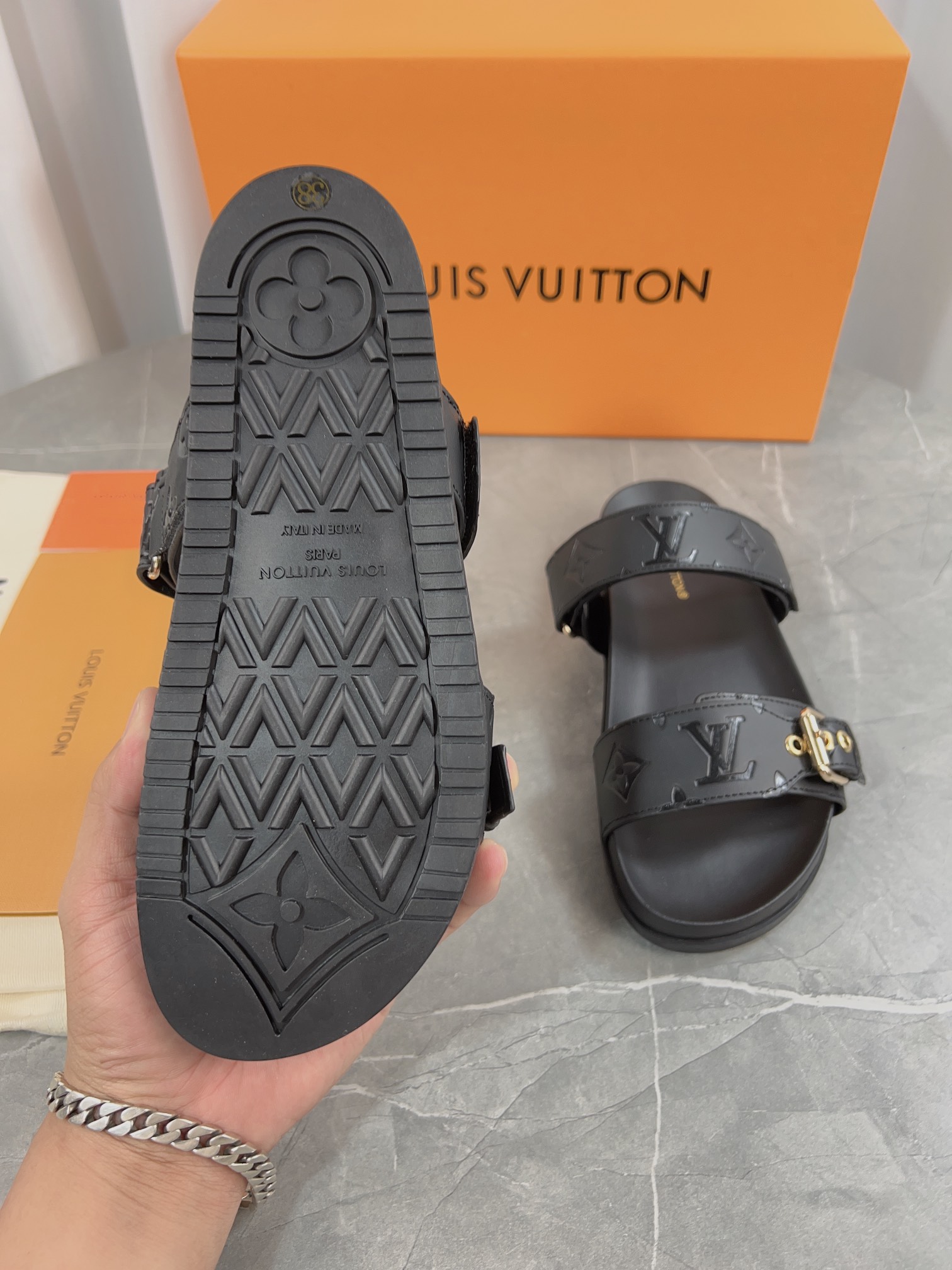 Louis Vuitton Male Slippers L-s