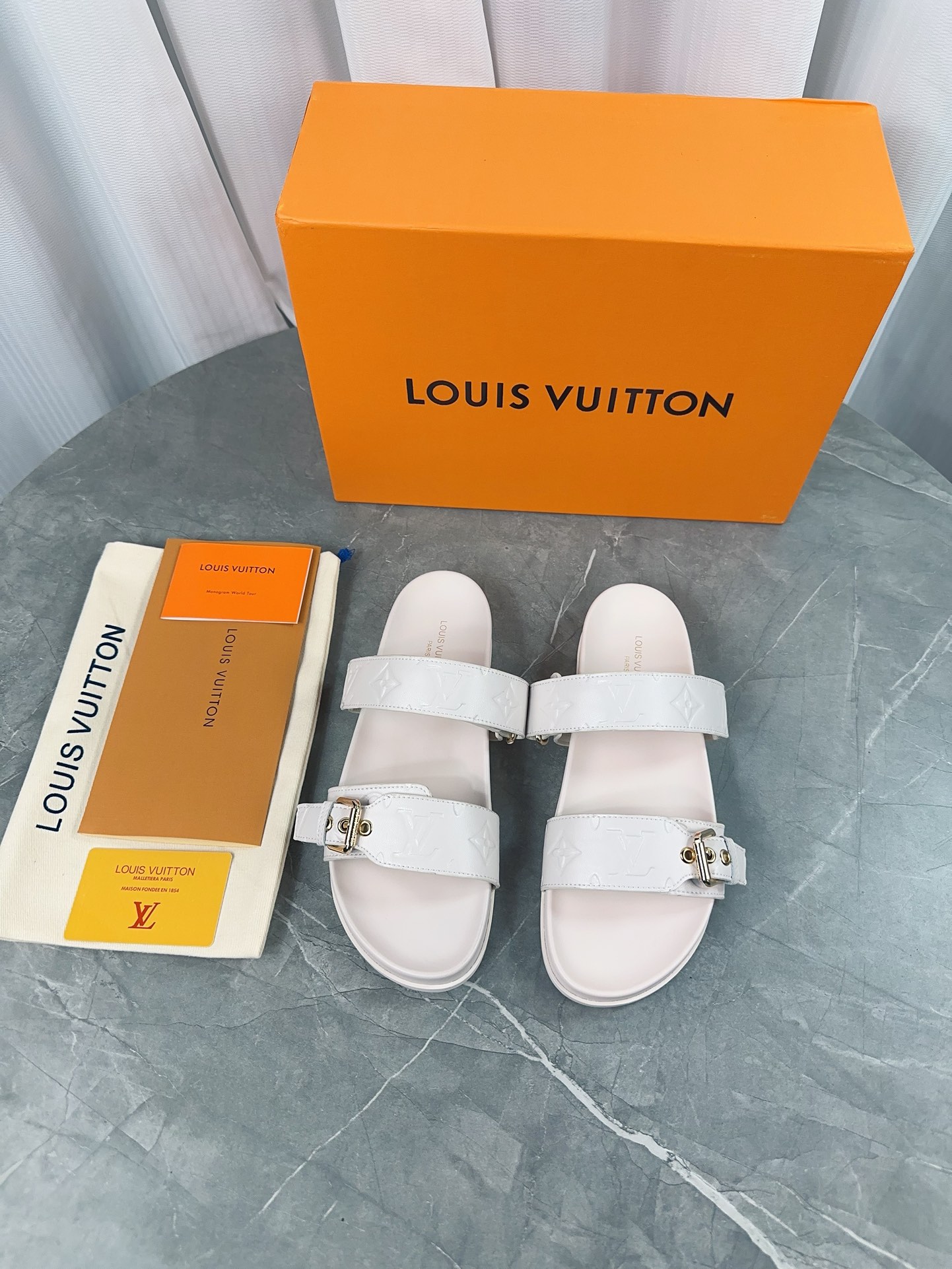 Louis Vuitton Male Slippers L-s