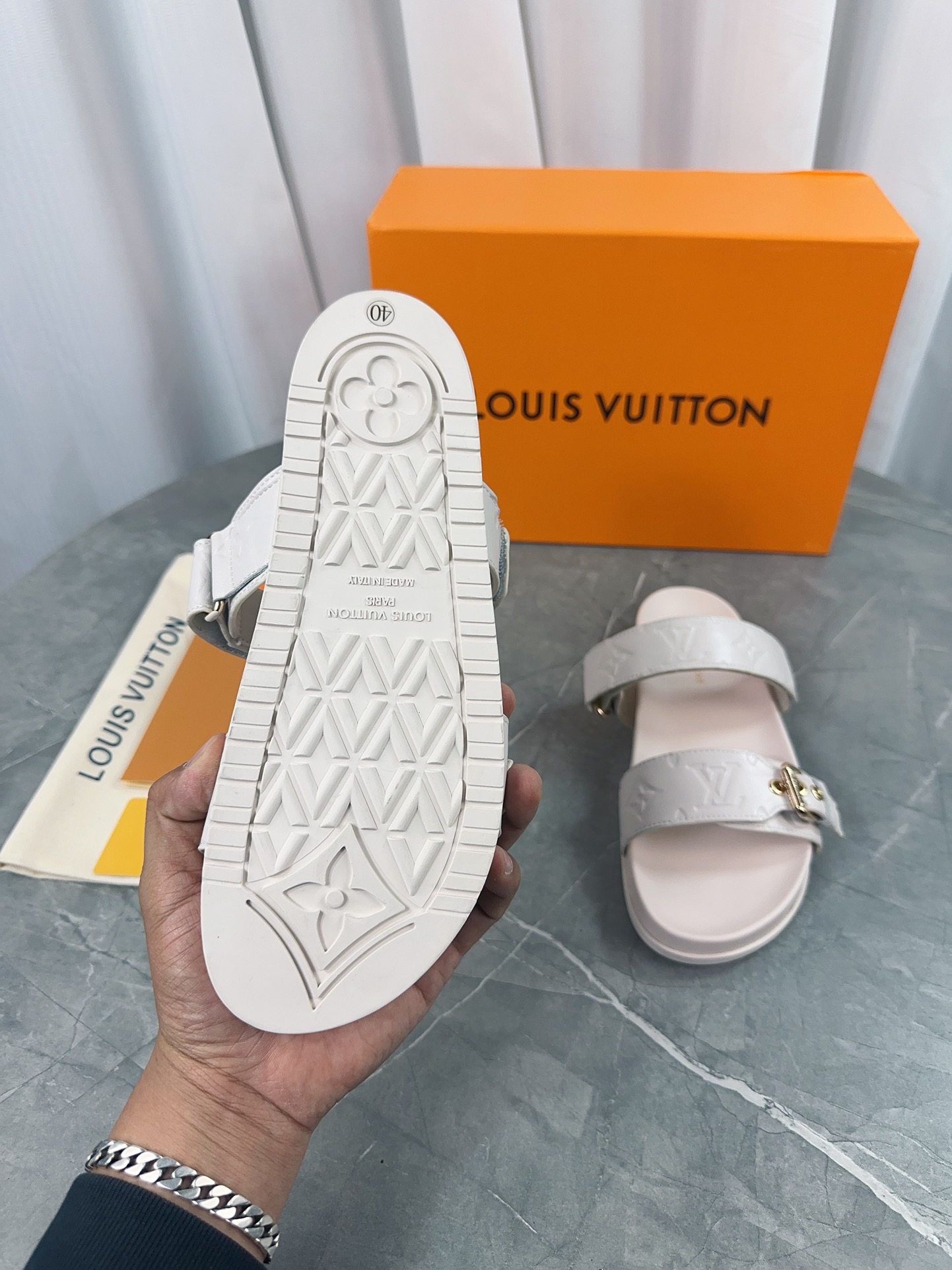Louis Vuitton Male Slippers L-s