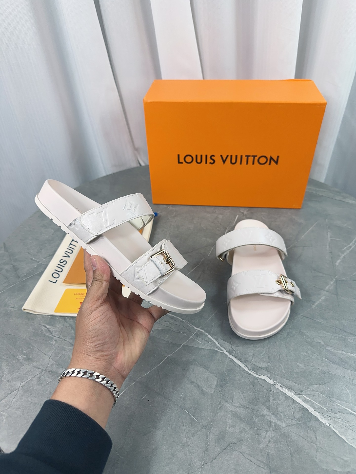 Louis Vuitton Male Slippers L-s