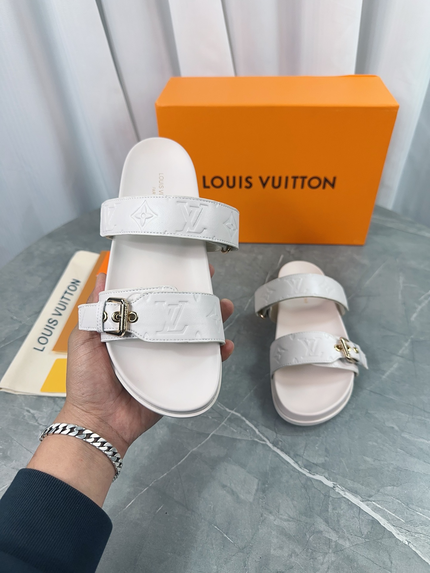 Louis Vuitton Male Slippers L-s