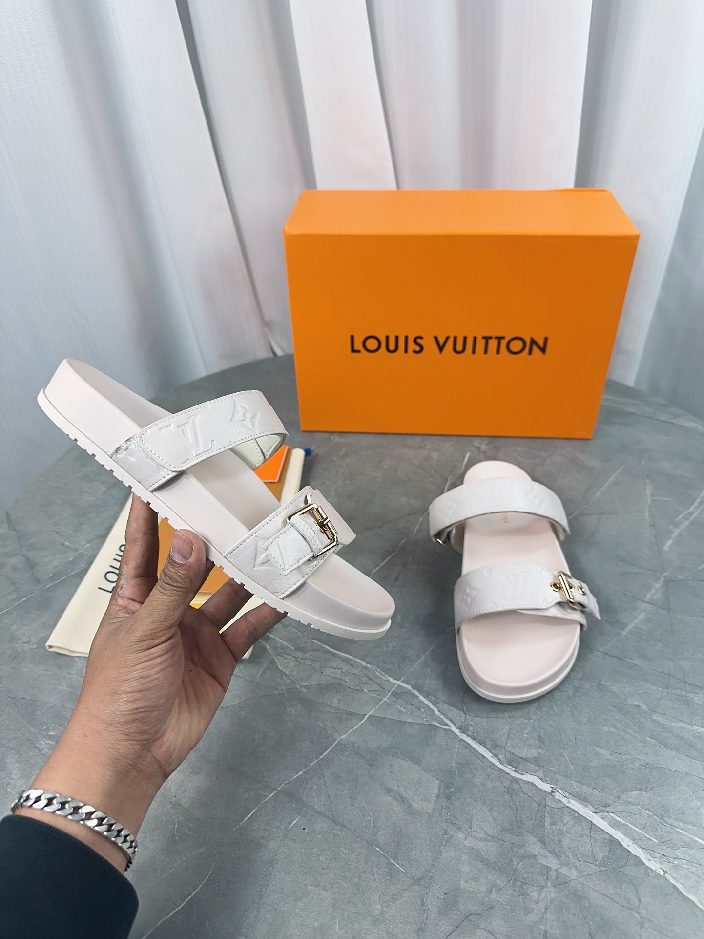 Louis Vuitton Male Slippers L-s