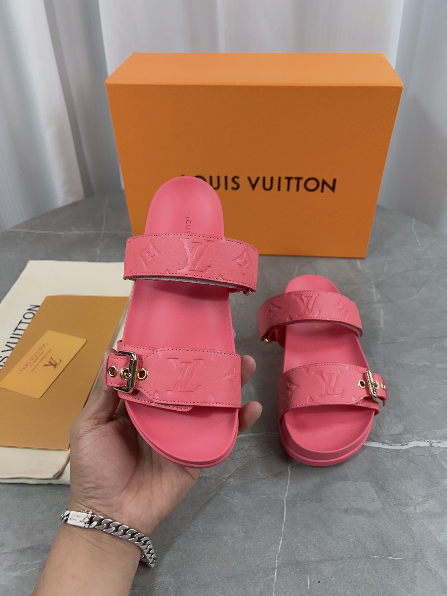 Louis Vuitton Male Slippers L-s
