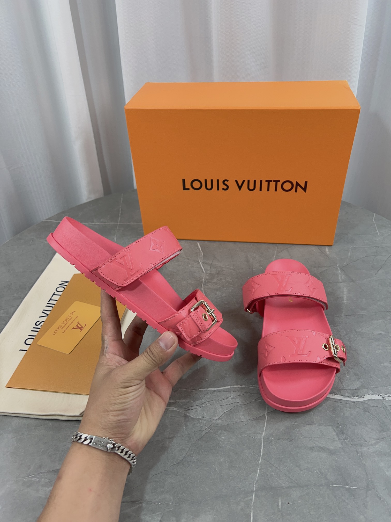Louis Vuitton Male Slippers L-s