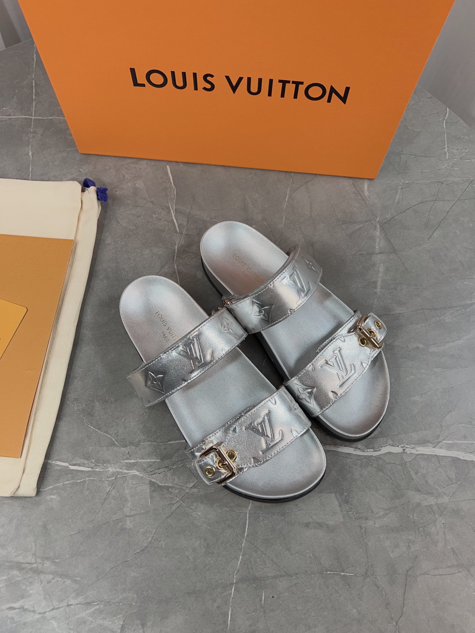 Louis Vuitton Male Slippers L-s