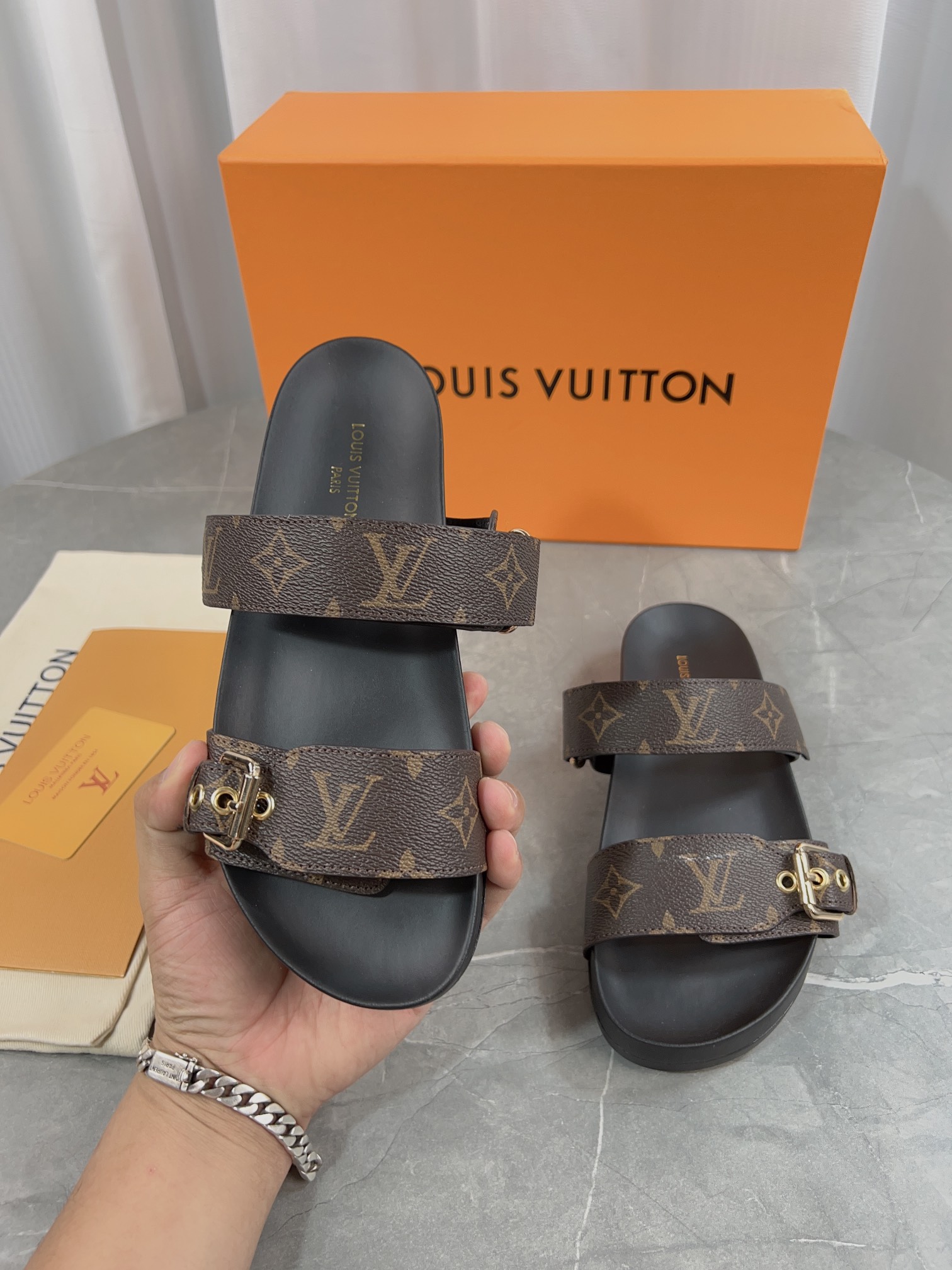 Louis Vuitton Male Slippers L-s