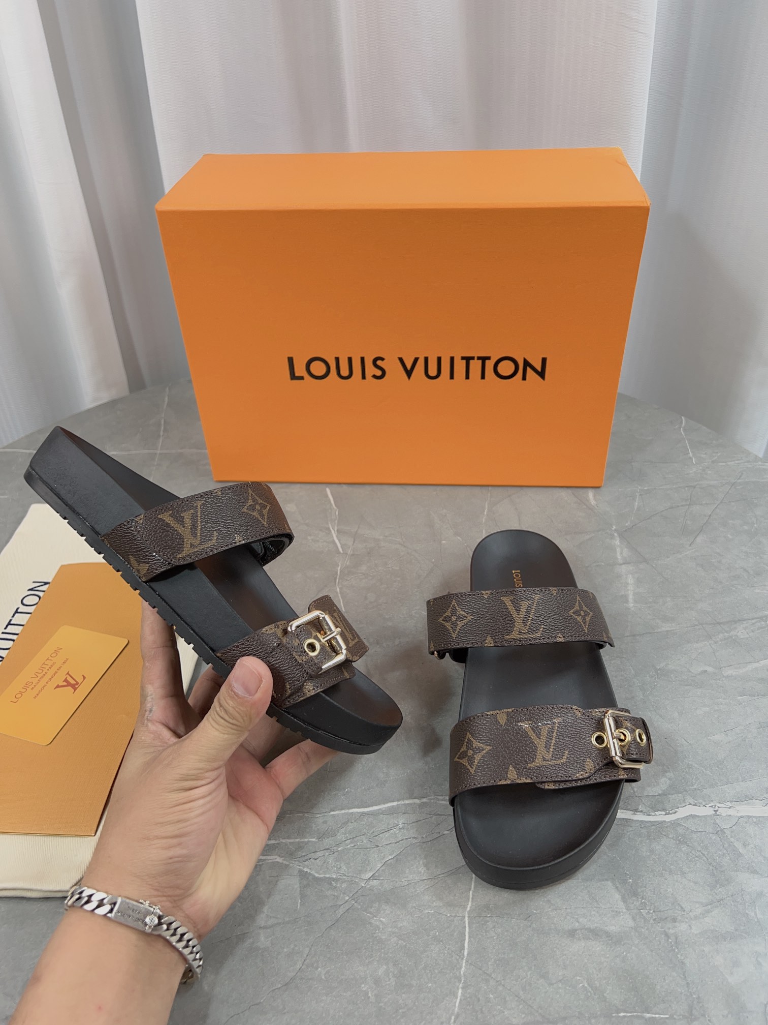 Louis Vuitton Male Slippers L-s