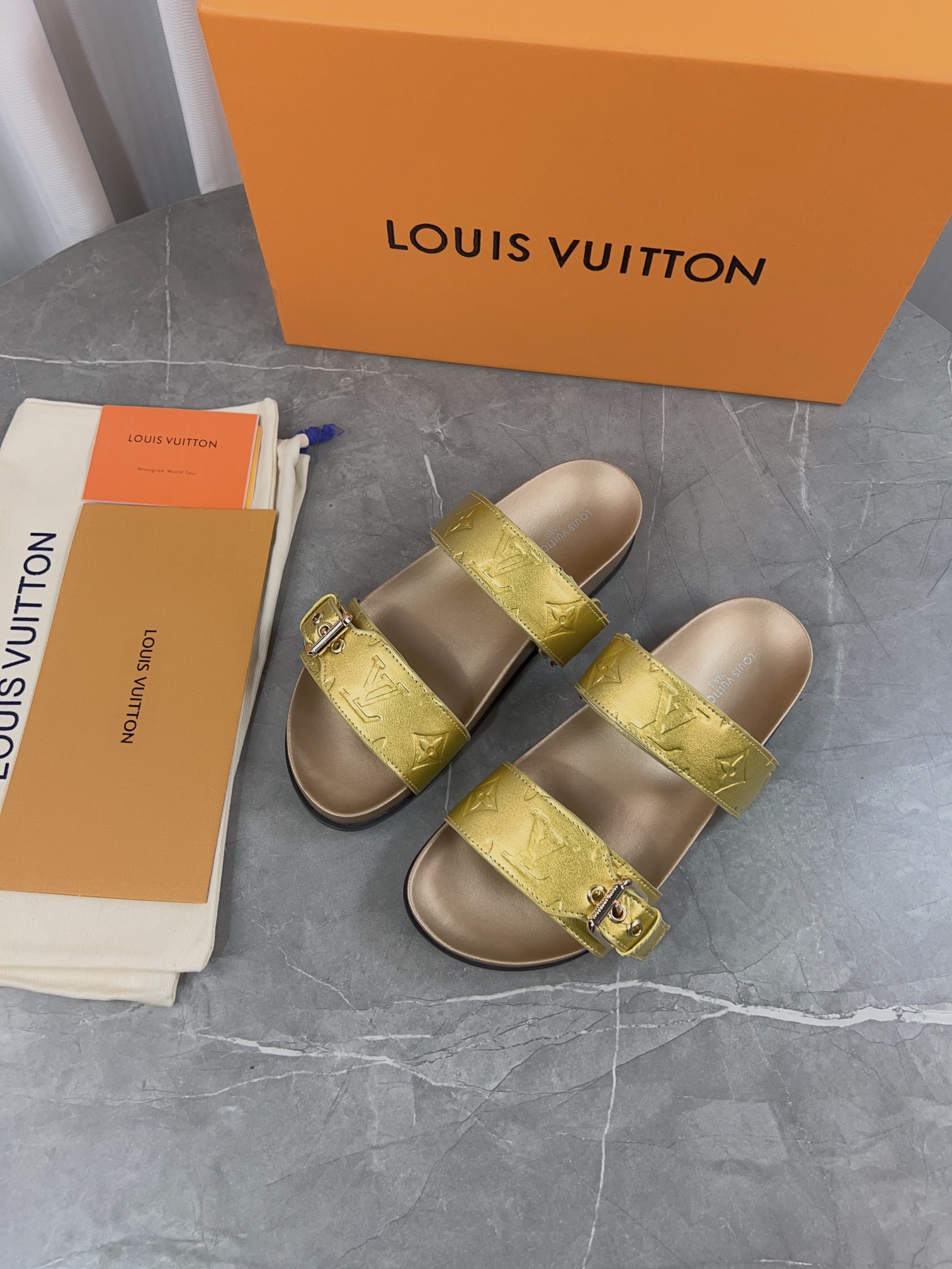 Louis Vuitton Male Slippers L-s