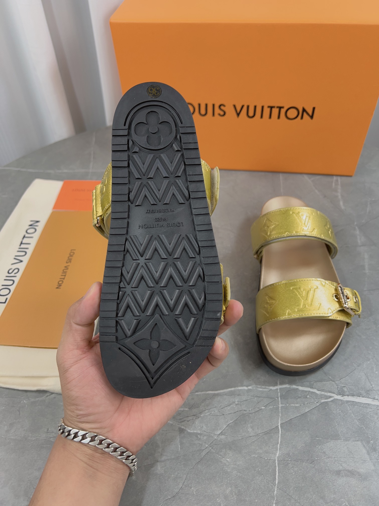 Louis Vuitton Male Slippers L-s
