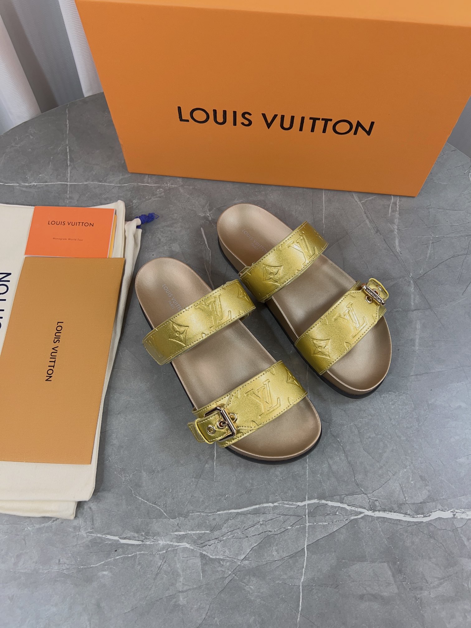 Louis Vuitton Male Slippers L-s