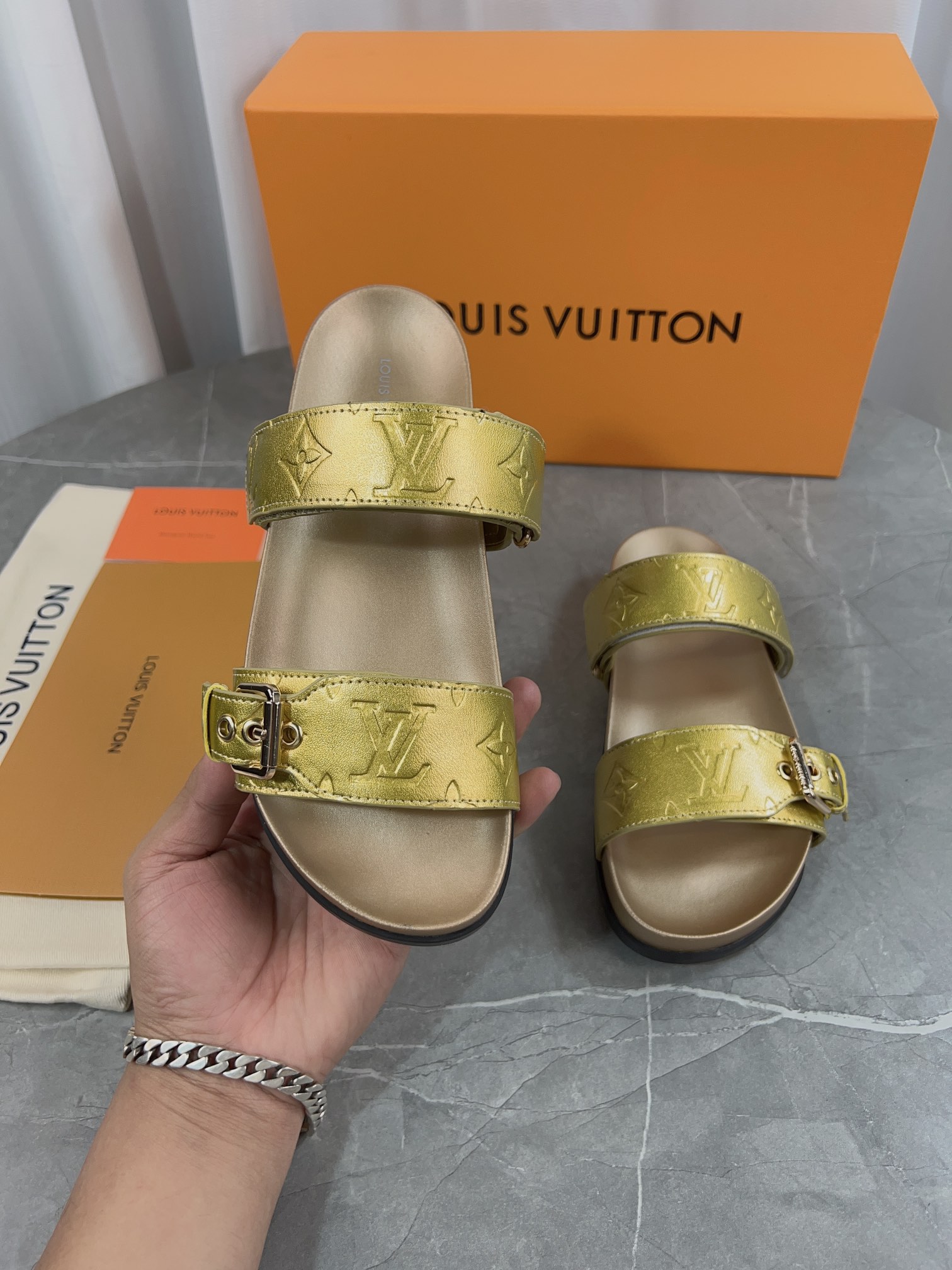 Louis Vuitton Male Slippers L-s