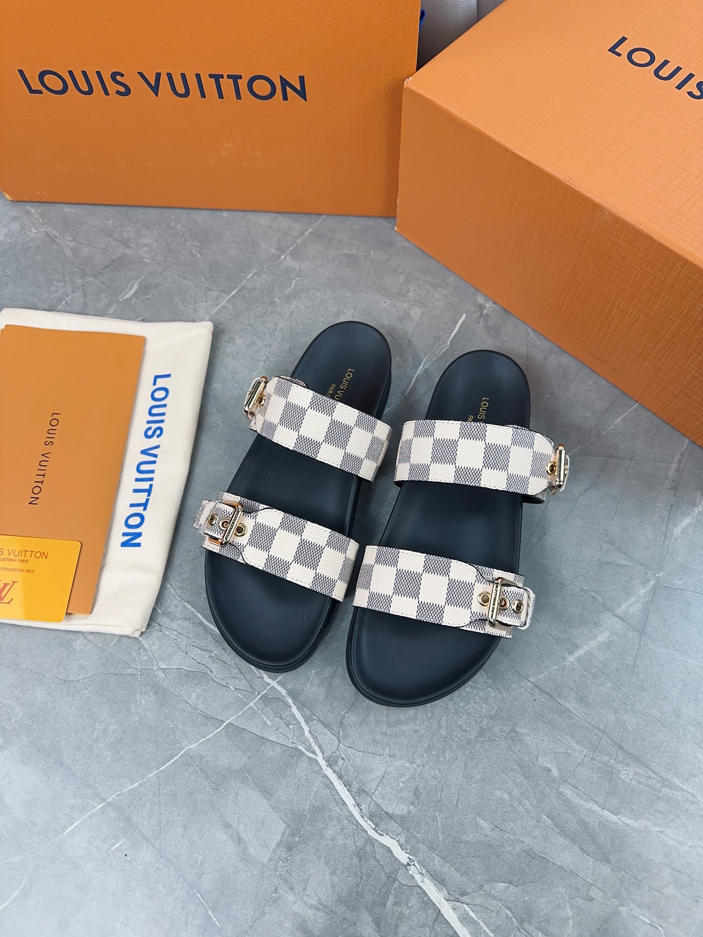 Louis Vuitton Male Slippers L-s