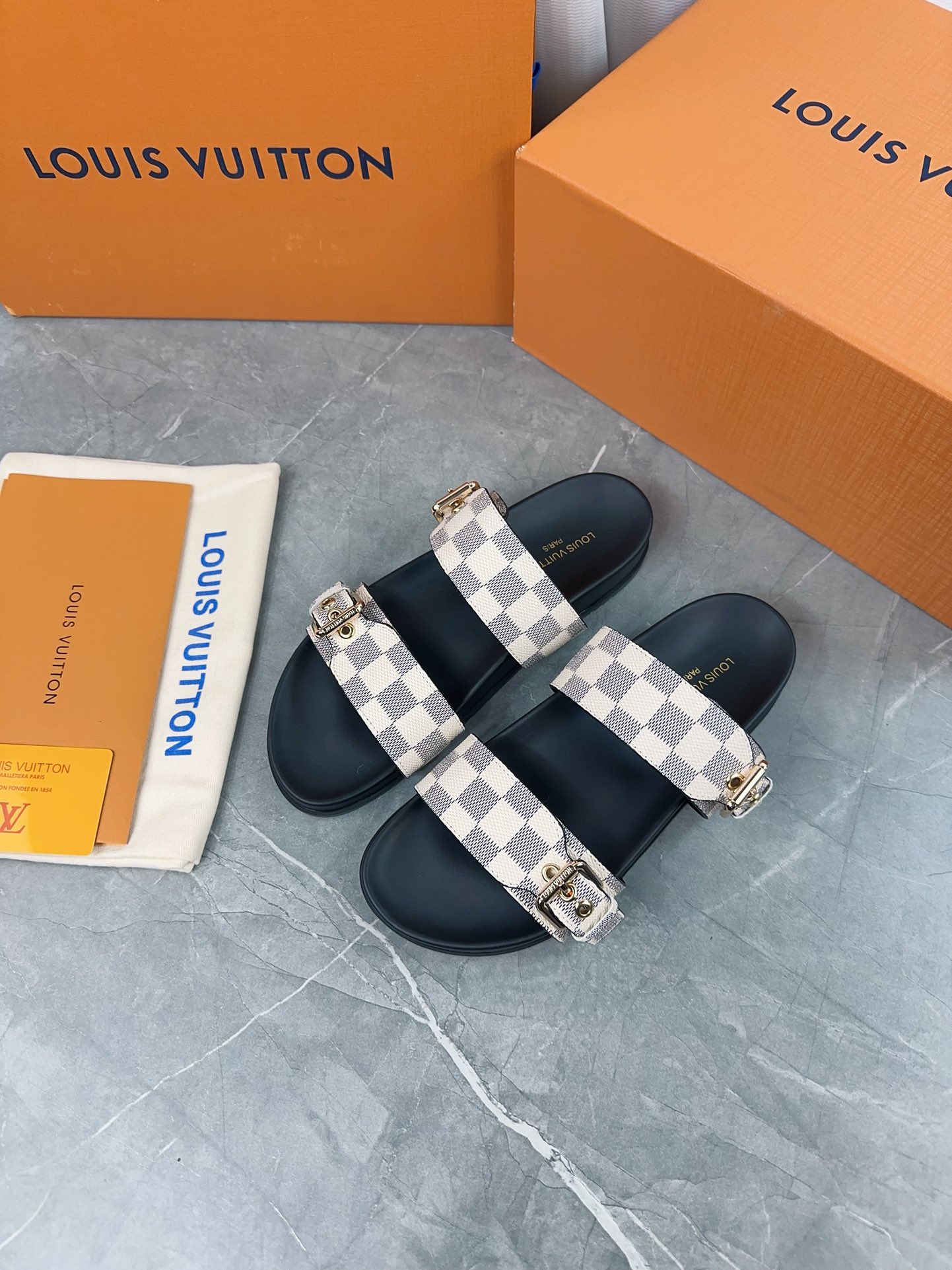 Louis Vuitton Male Slippers L-s