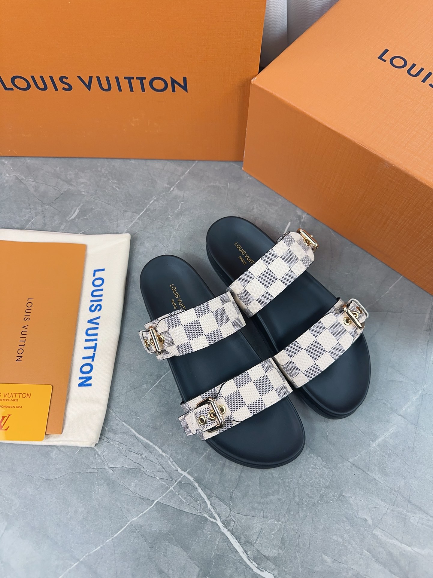 Louis Vuitton Male Slippers L-s