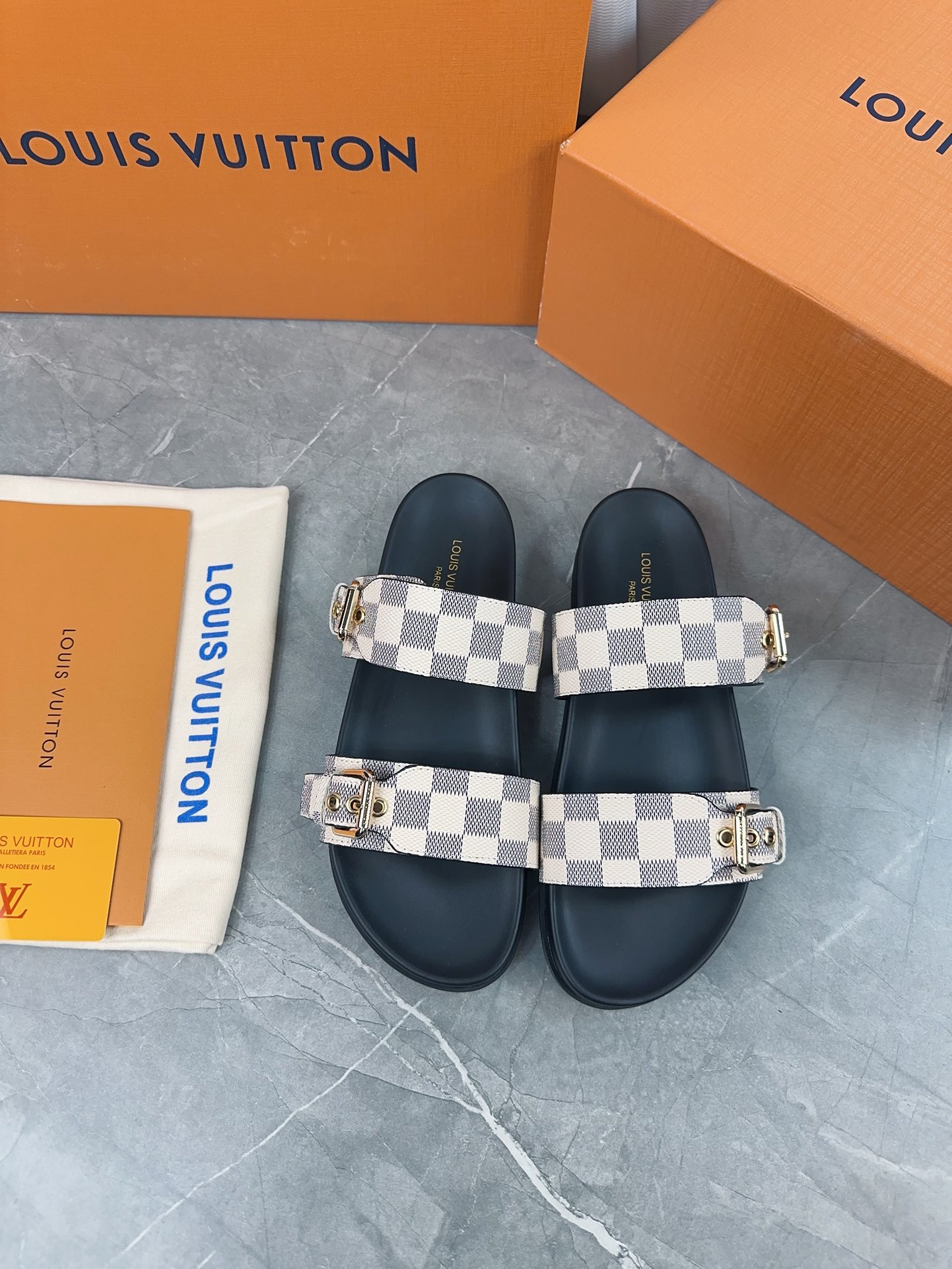 Louis Vuitton Male Slippers L-s