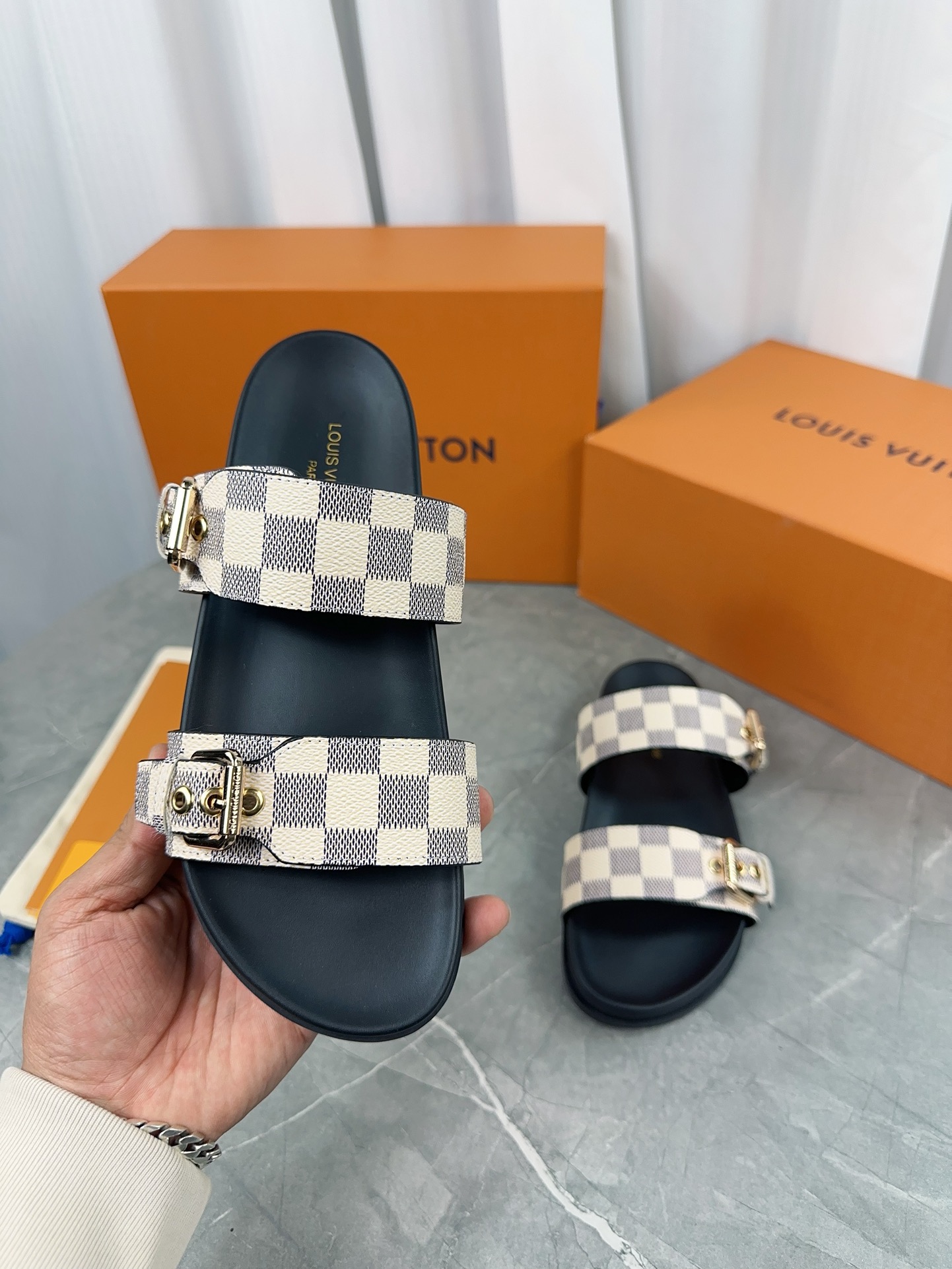 Louis Vuitton Male Slippers L-s