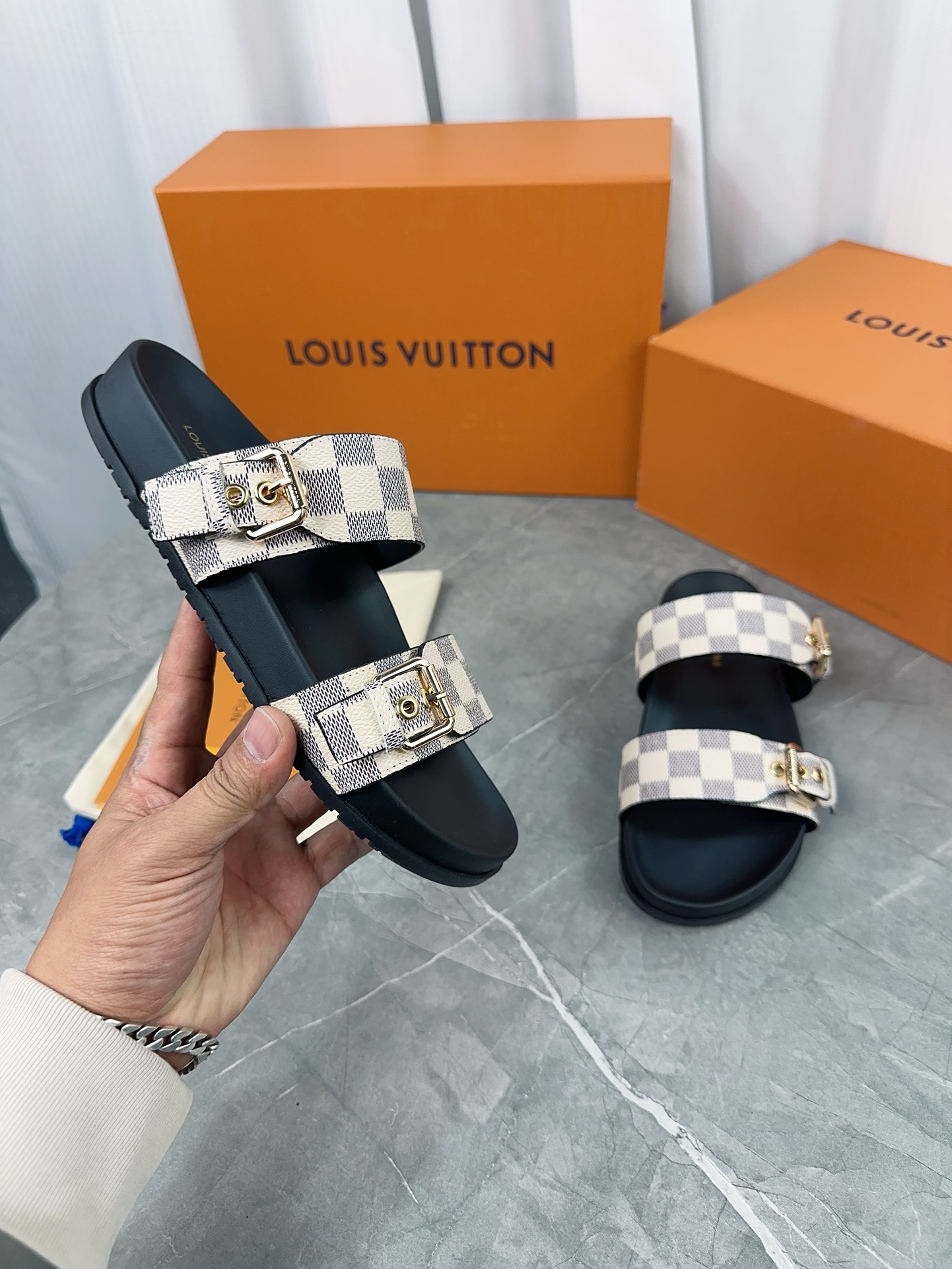 Louis Vuitton Male Slippers L-s