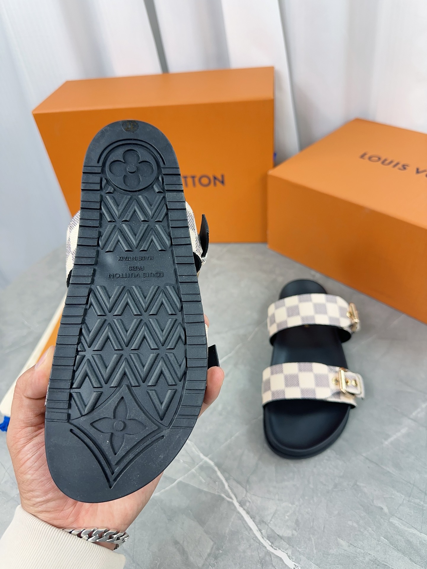 Louis Vuitton Male Slippers L-s