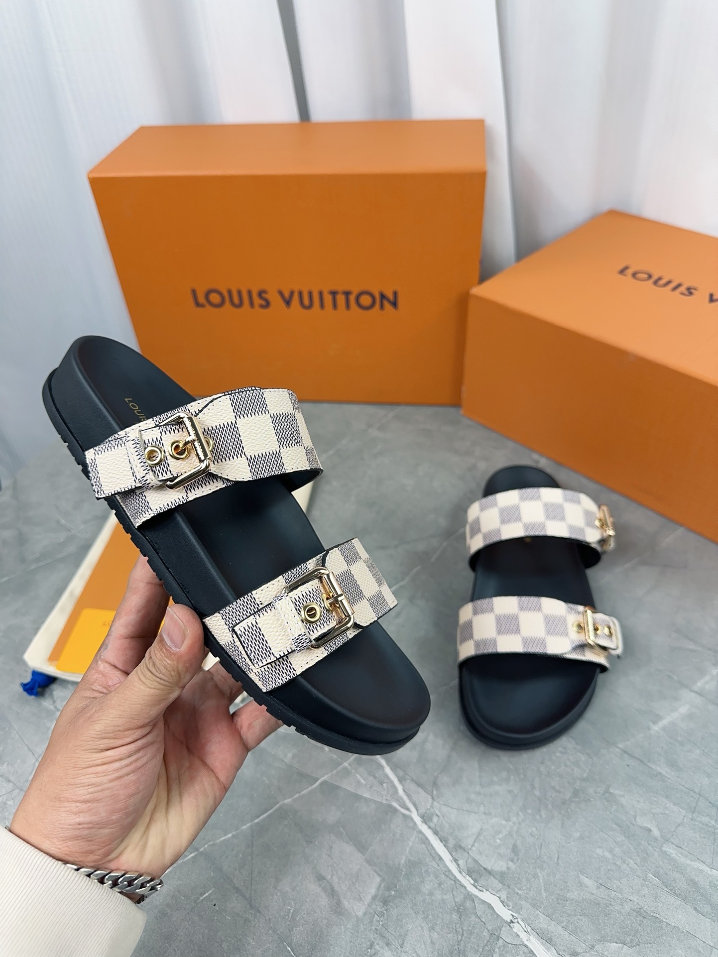 Louis Vuitton Male Slippers L-s