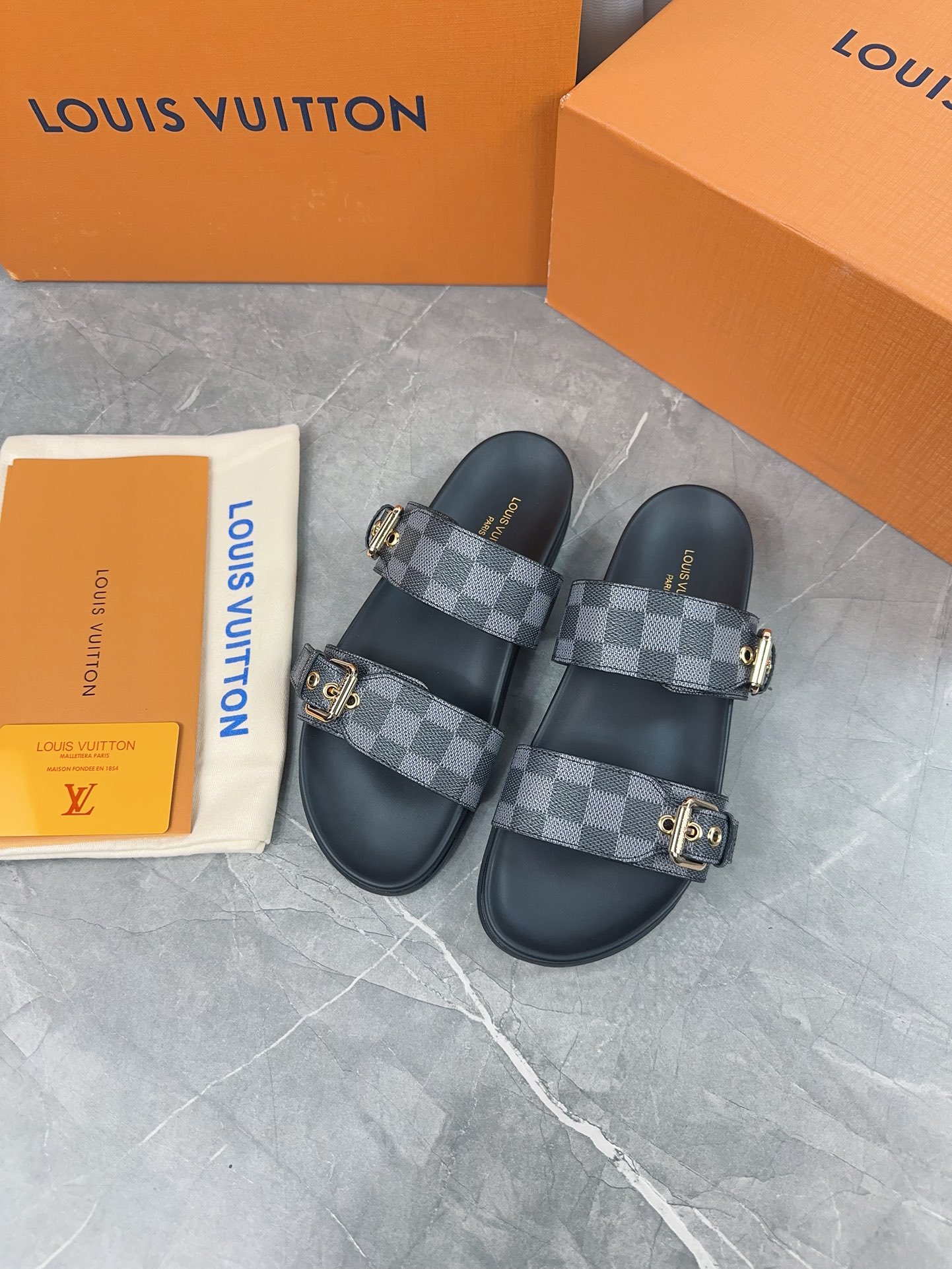 Louis Vuitton Male Slippers L-s