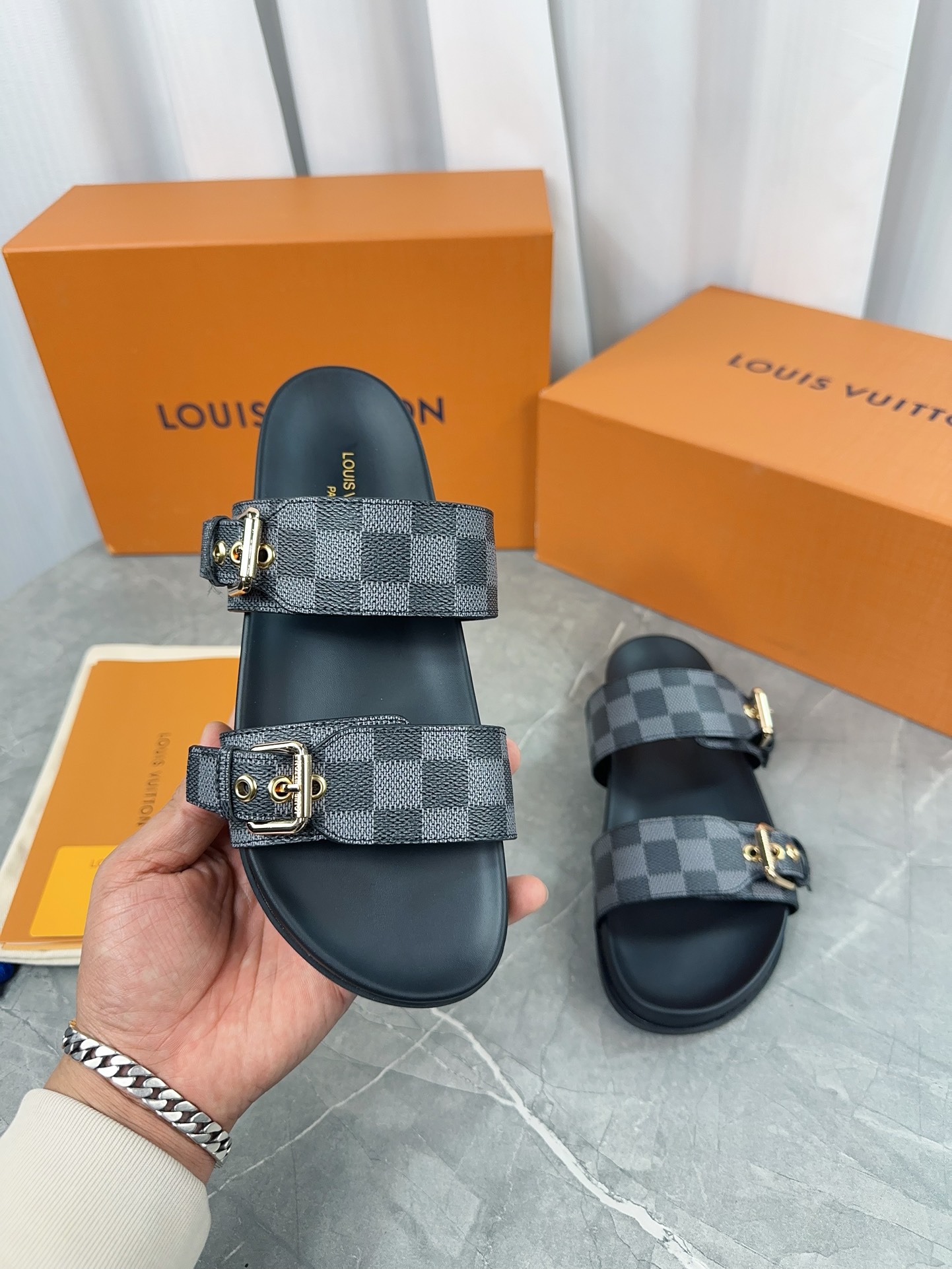 Louis Vuitton Male Slippers L-s